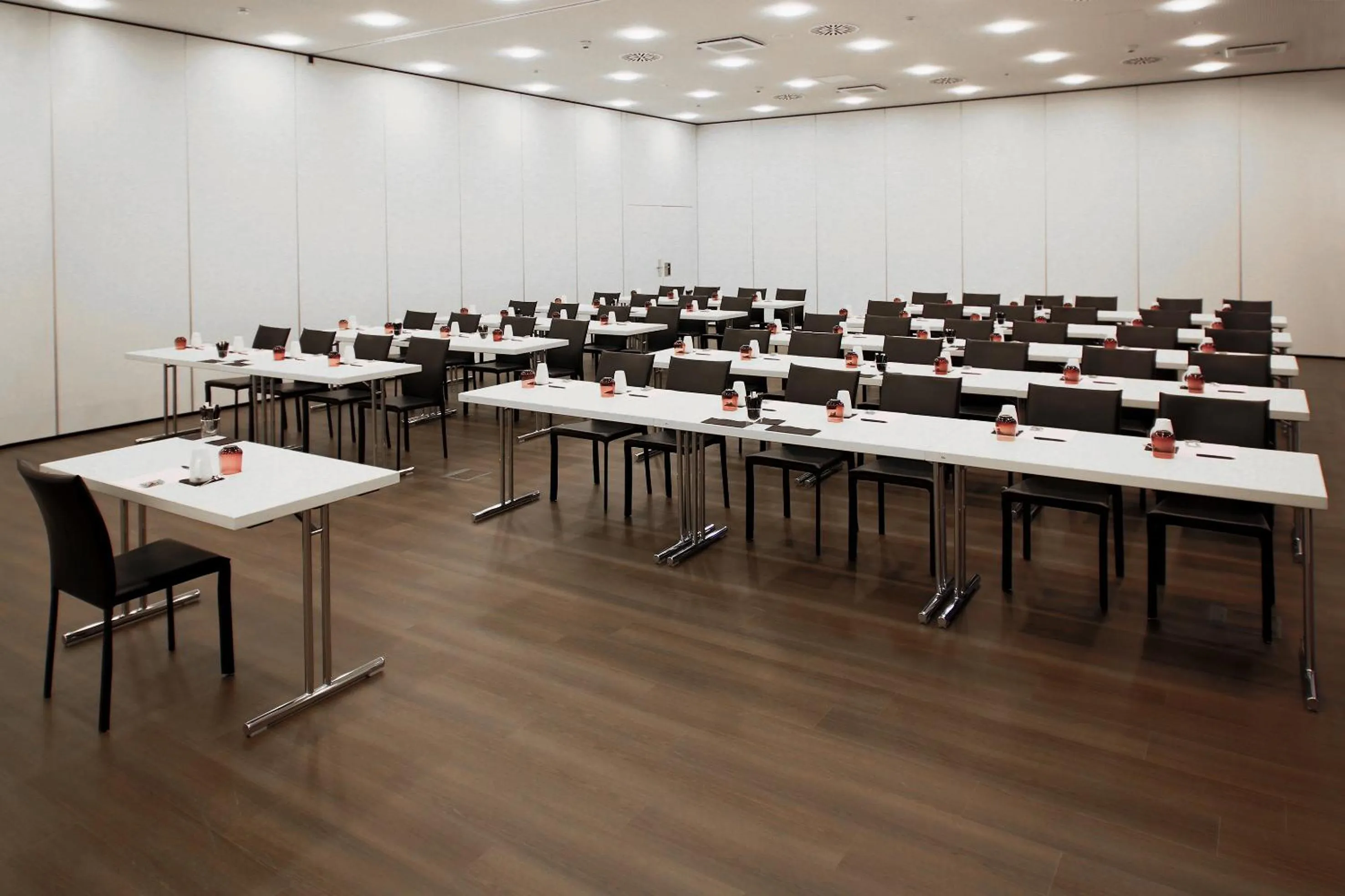 Meeting/conference room in INNSiDE by Meliá Wolfsburg