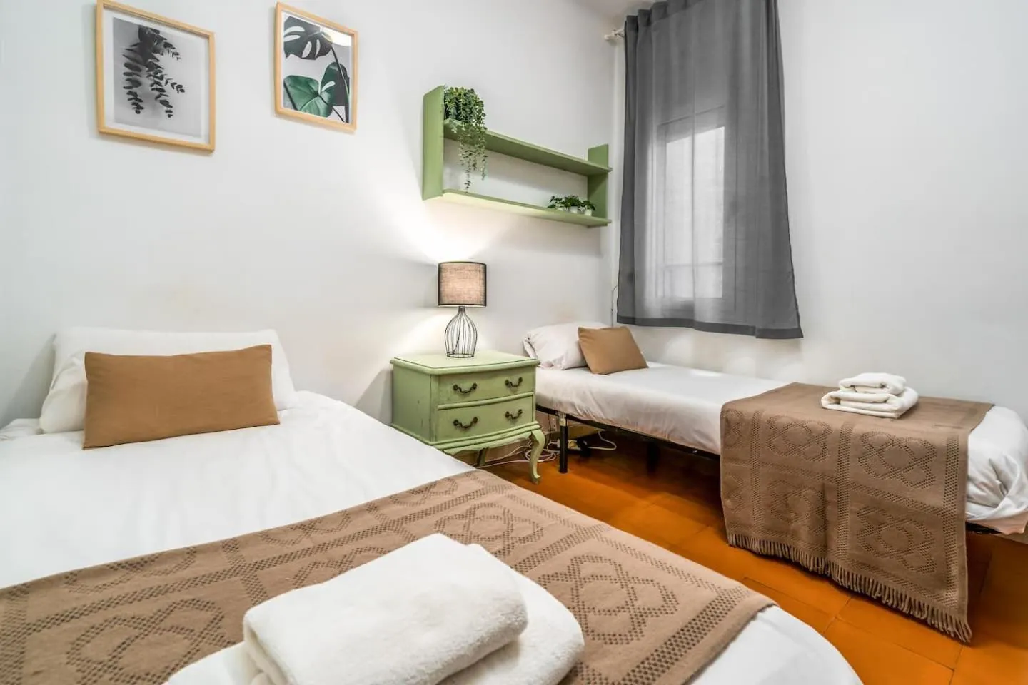 Bed in Arc de Triomf Base 4BR for 5 Lift