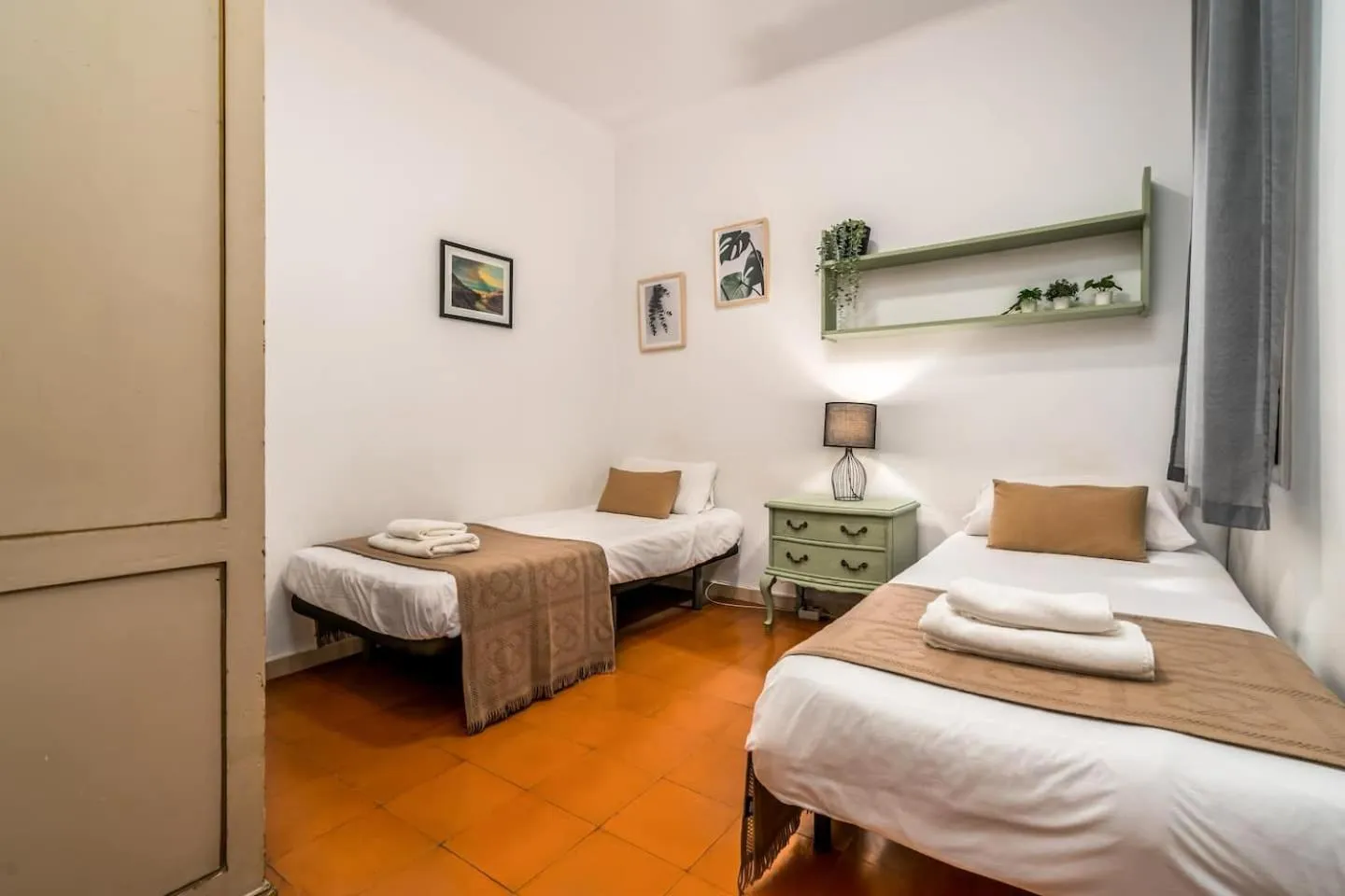 Bed in Arc de Triomf Base 4BR for 5 Lift