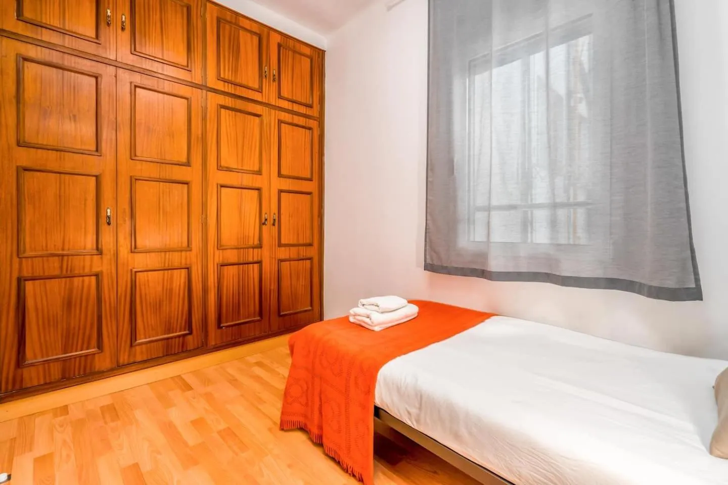 Bed in Arc de Triomf Base 4BR for 5 Lift