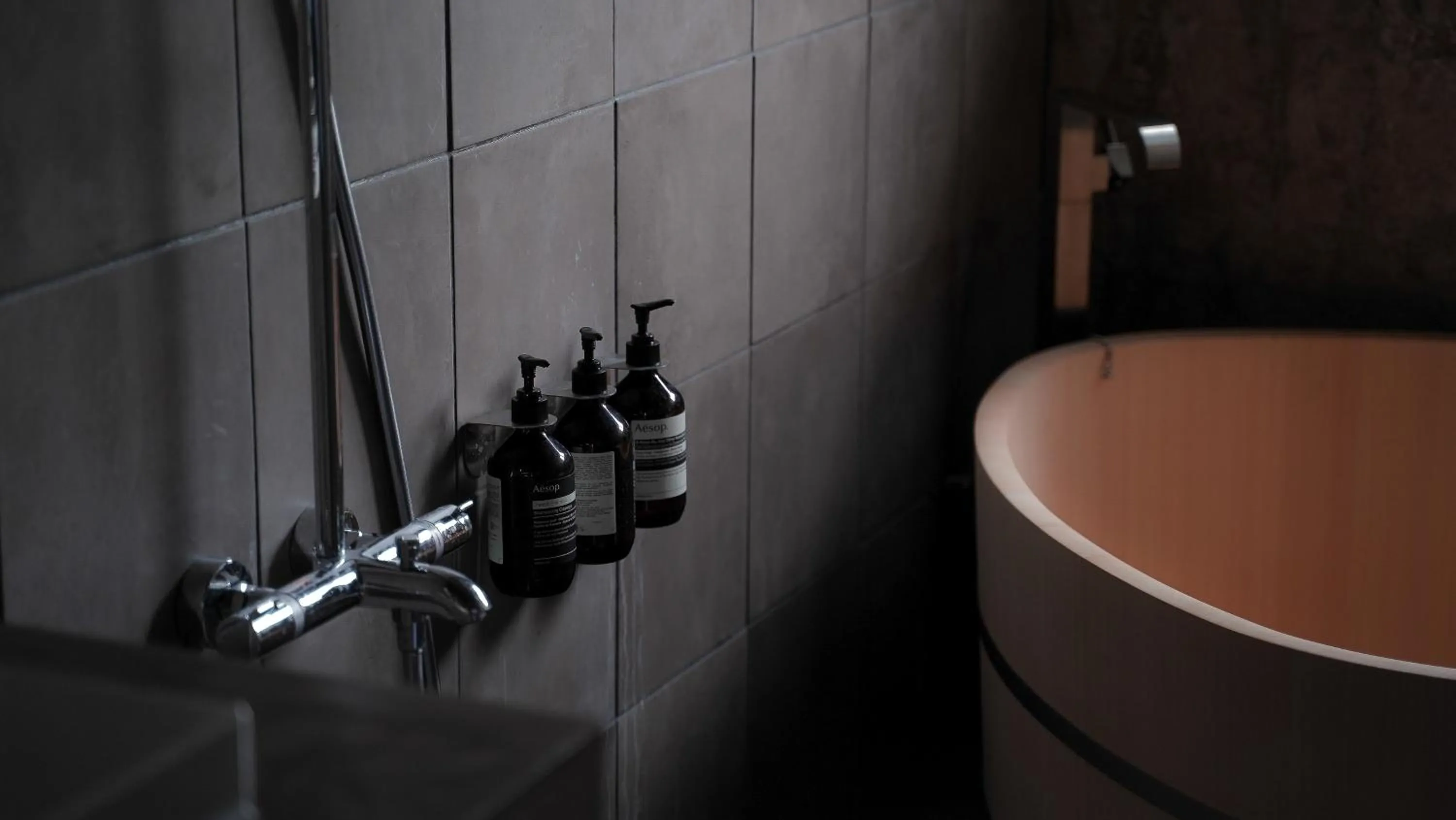 Shower in deigo ISHIGAKI ｜沖縄石垣島の一棟貸し別荘［泥娯］