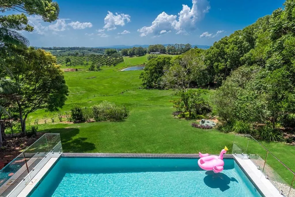 Swimming pool in Donna's Art House