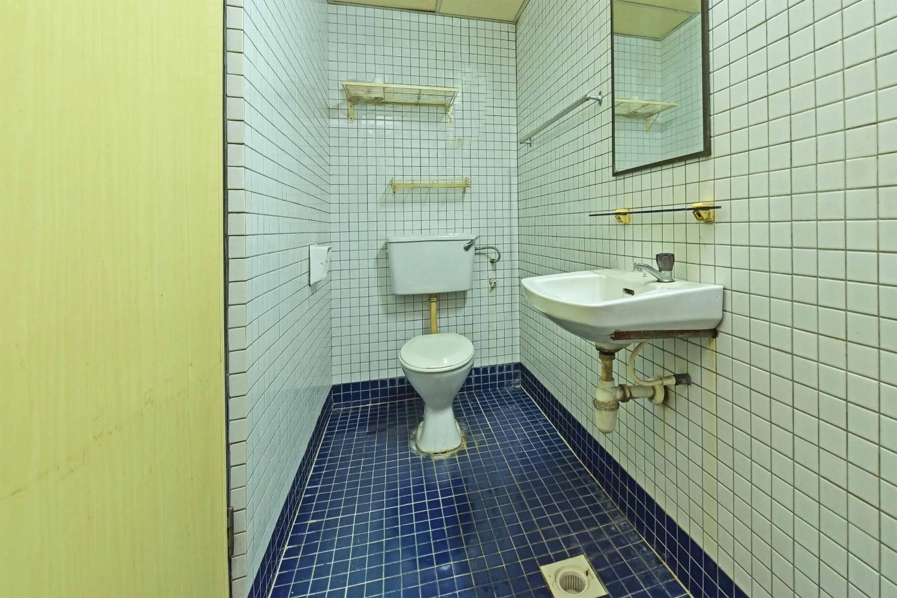 Bathroom in Hotel O Villa De Rose