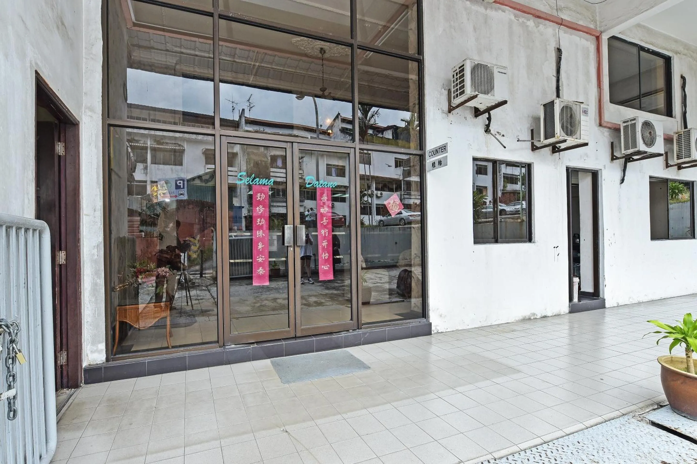 Facade/entrance in Hotel O Villa De Rose