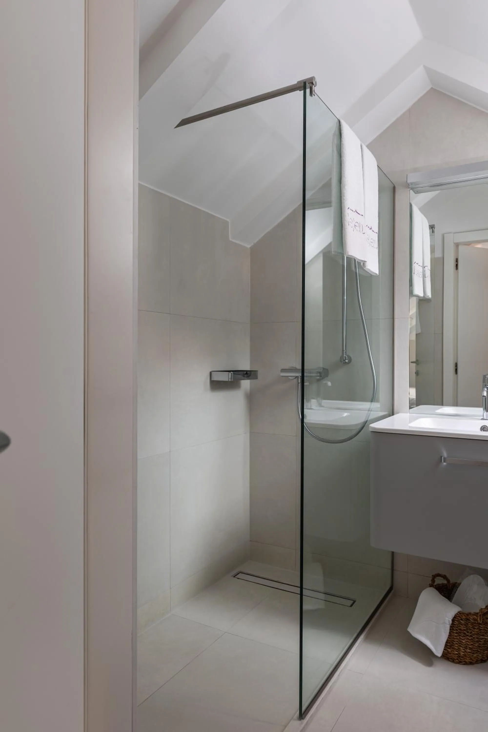 Bathroom in Apartments and Rooms Lejletul