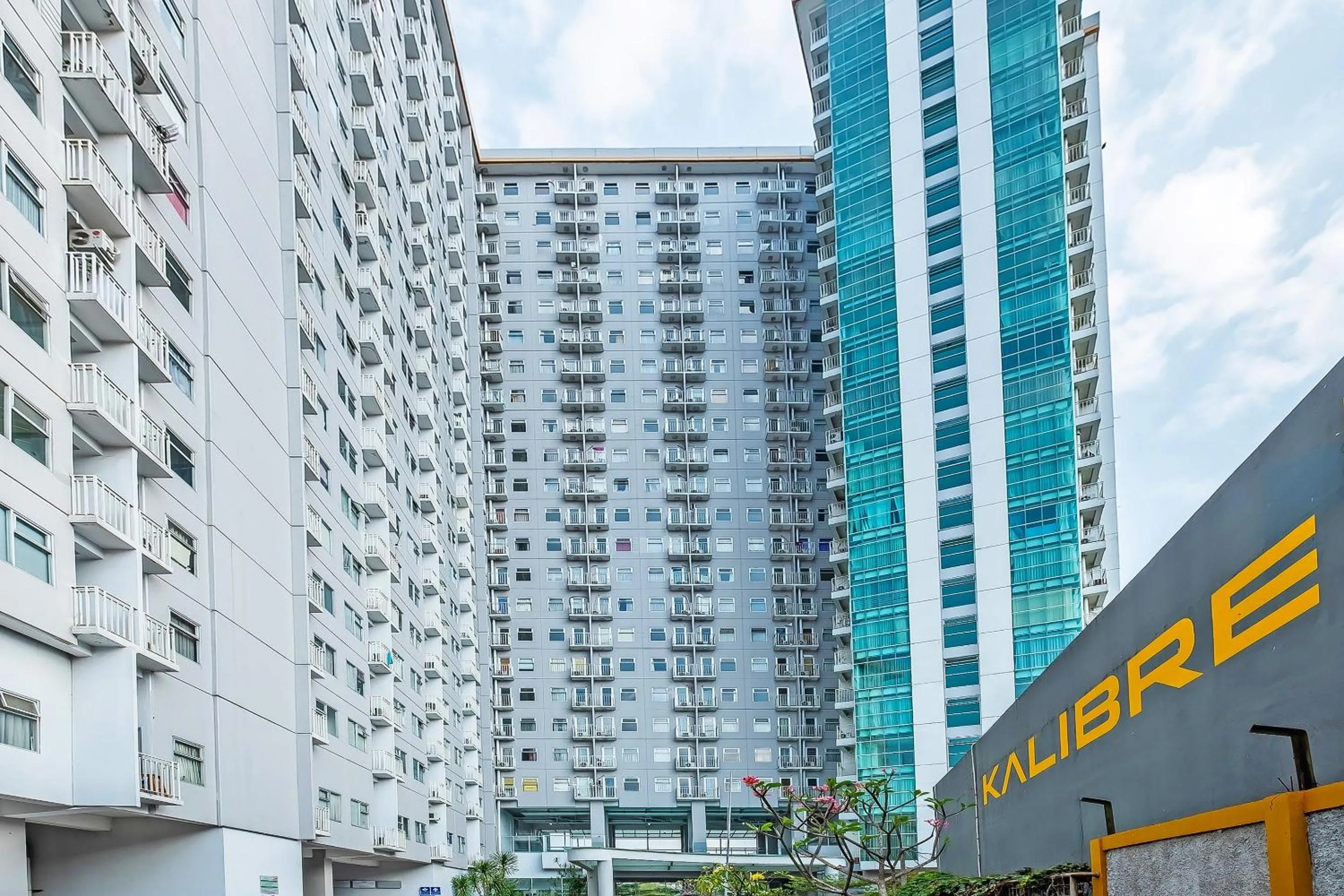 Facade/entrance in Collection O 91566 Edurent Bandung