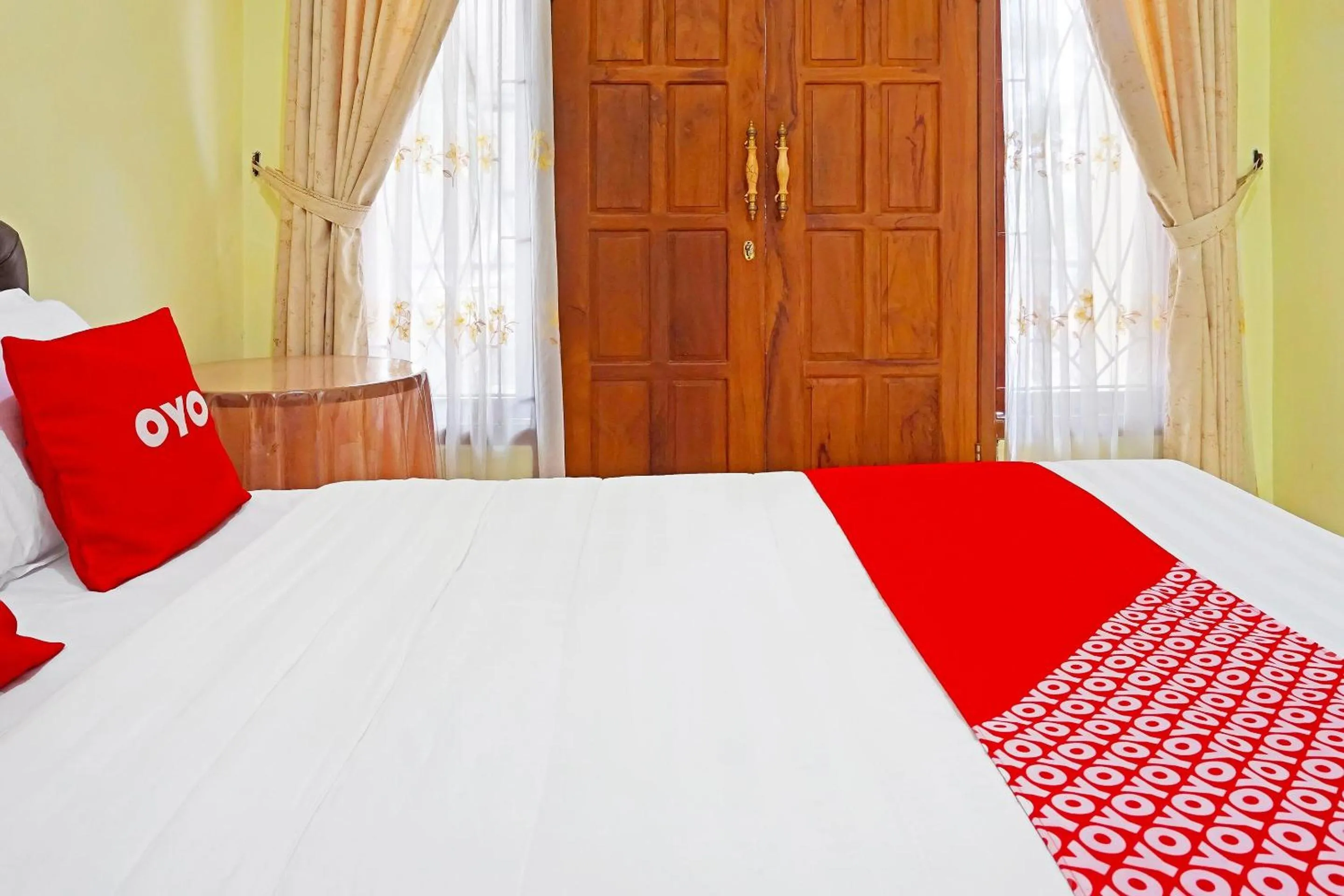 Bedroom in Hotel O Trisna Srabah Resort Homestay & Resto