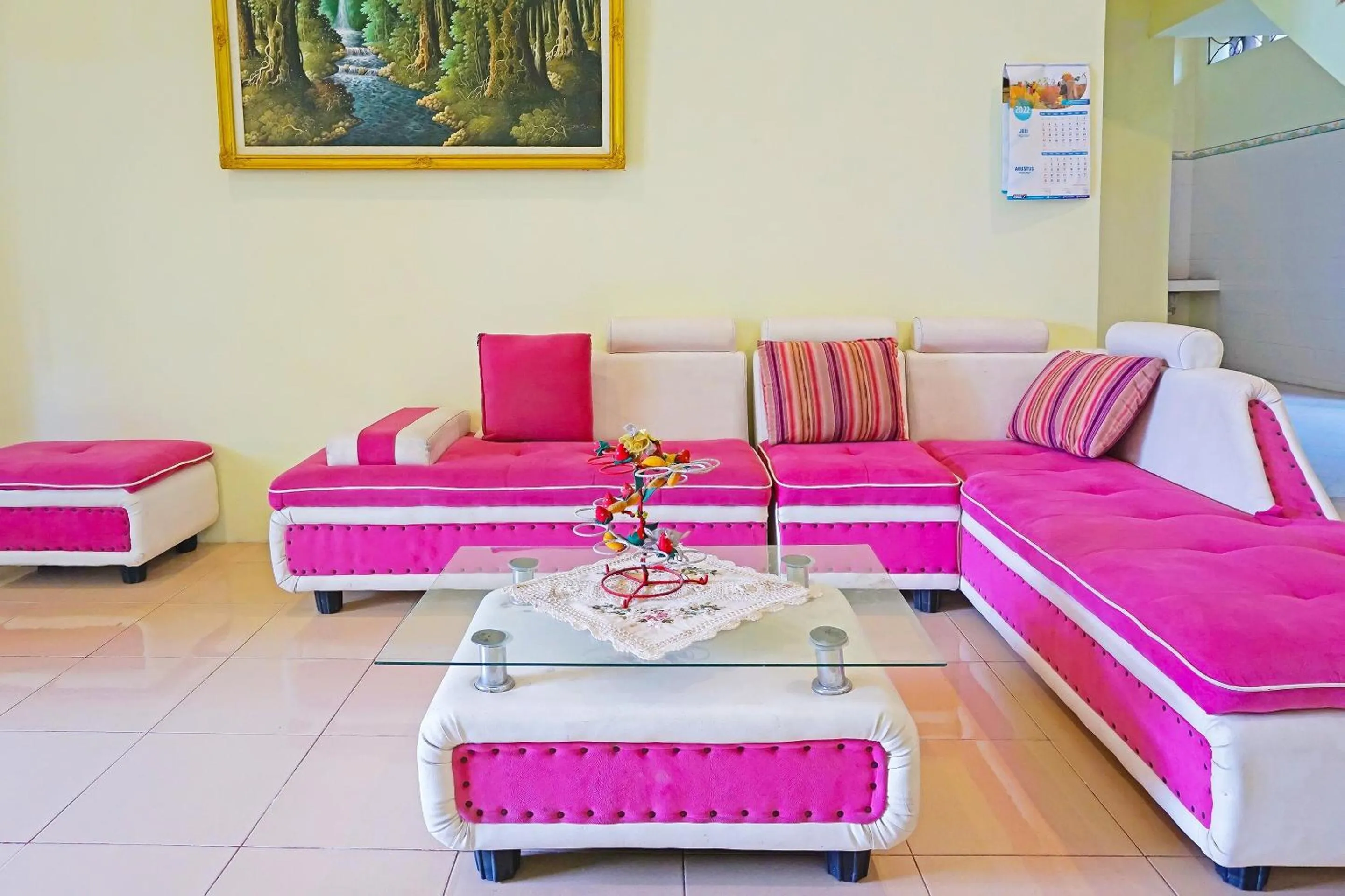 Lobby or reception in Hotel O Trisna Srabah Resort Homestay & Resto