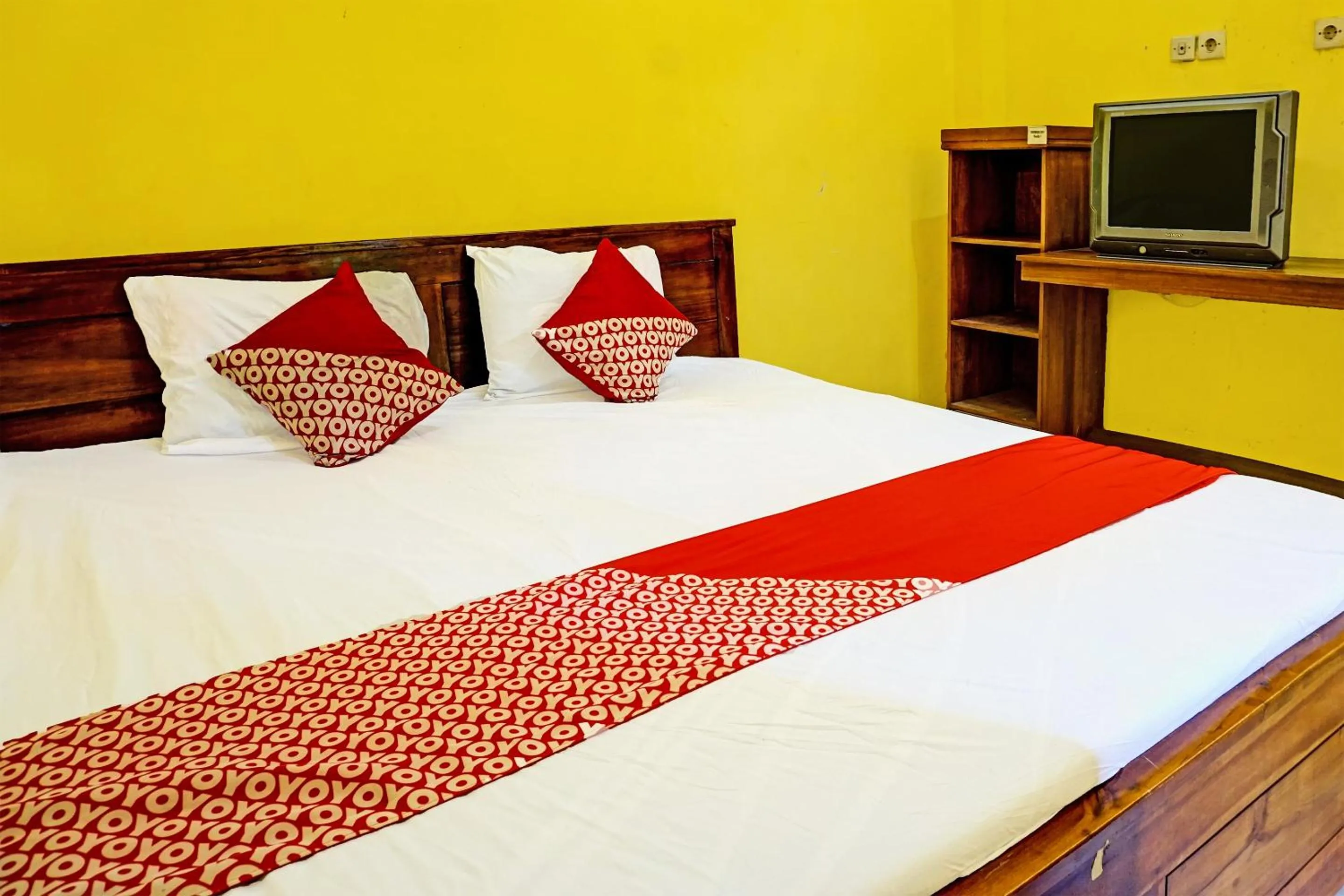 Standard Queen Room in Hotel O Family Blitar