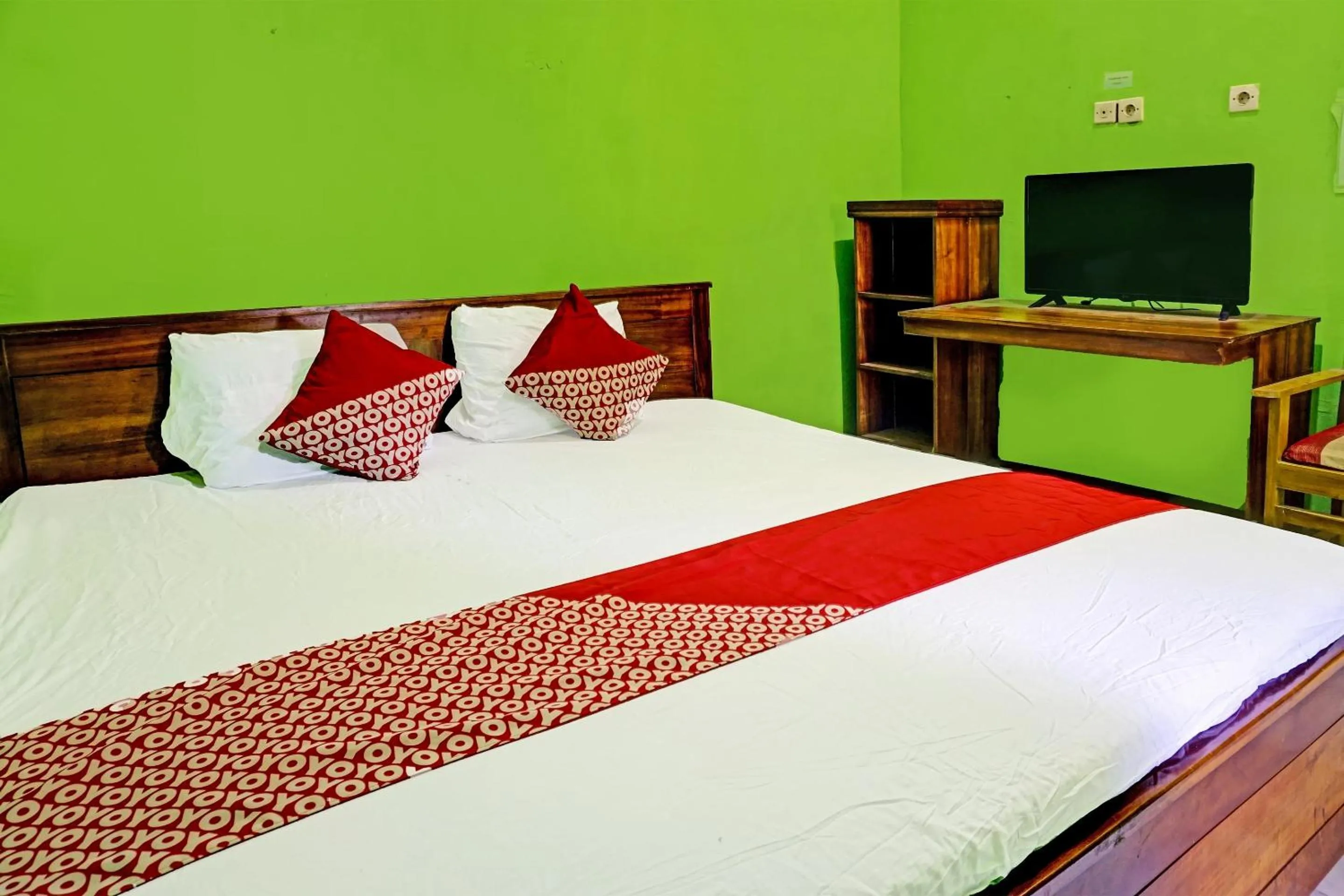 Bedroom, Bed in Hotel O Family Blitar