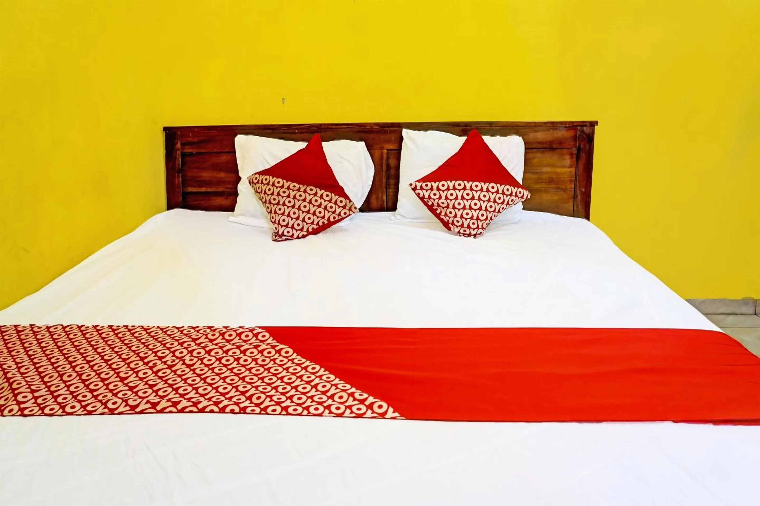 Bedroom, Bed in Hotel O Family Blitar