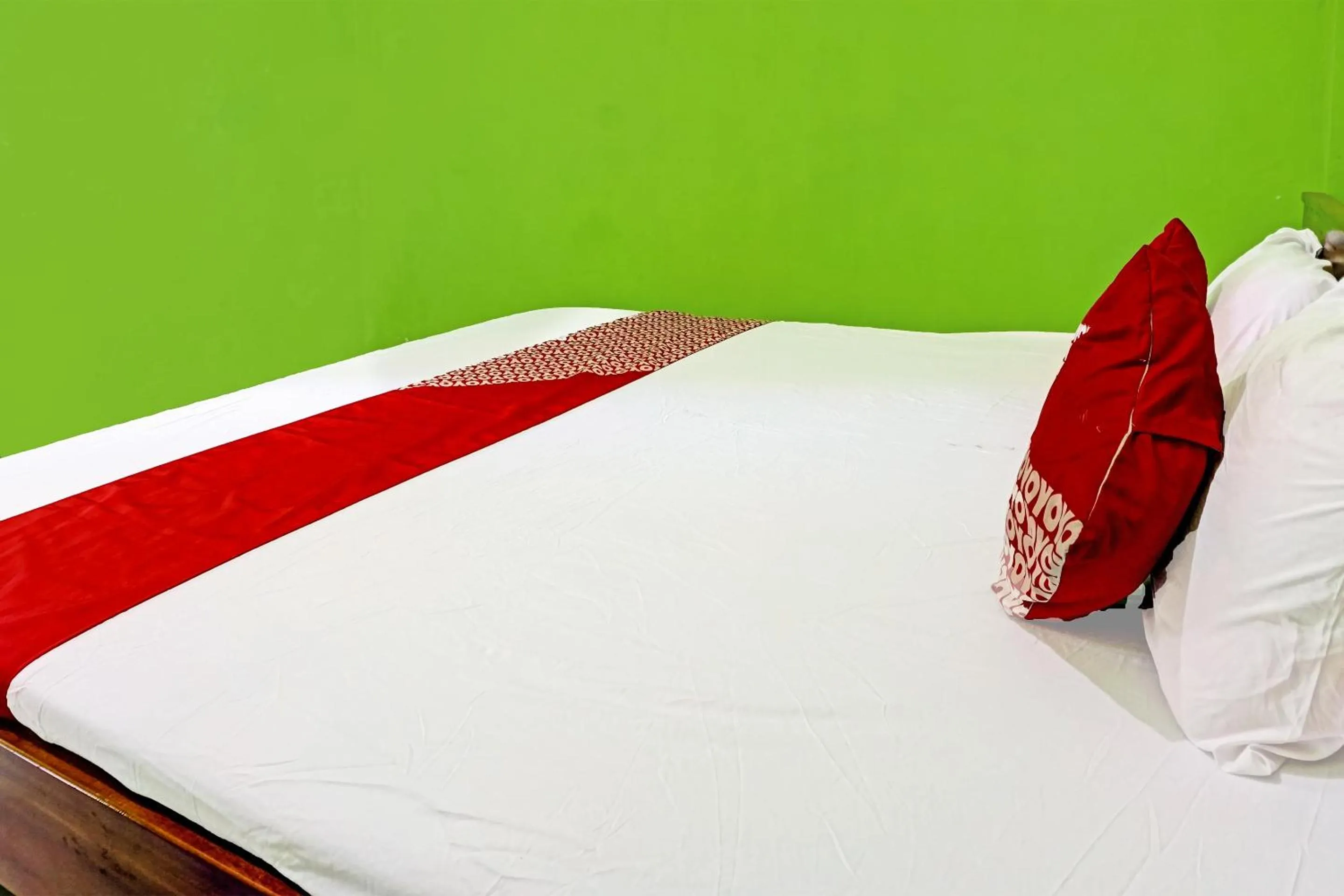 Bedroom, Bed in Hotel O Family Blitar