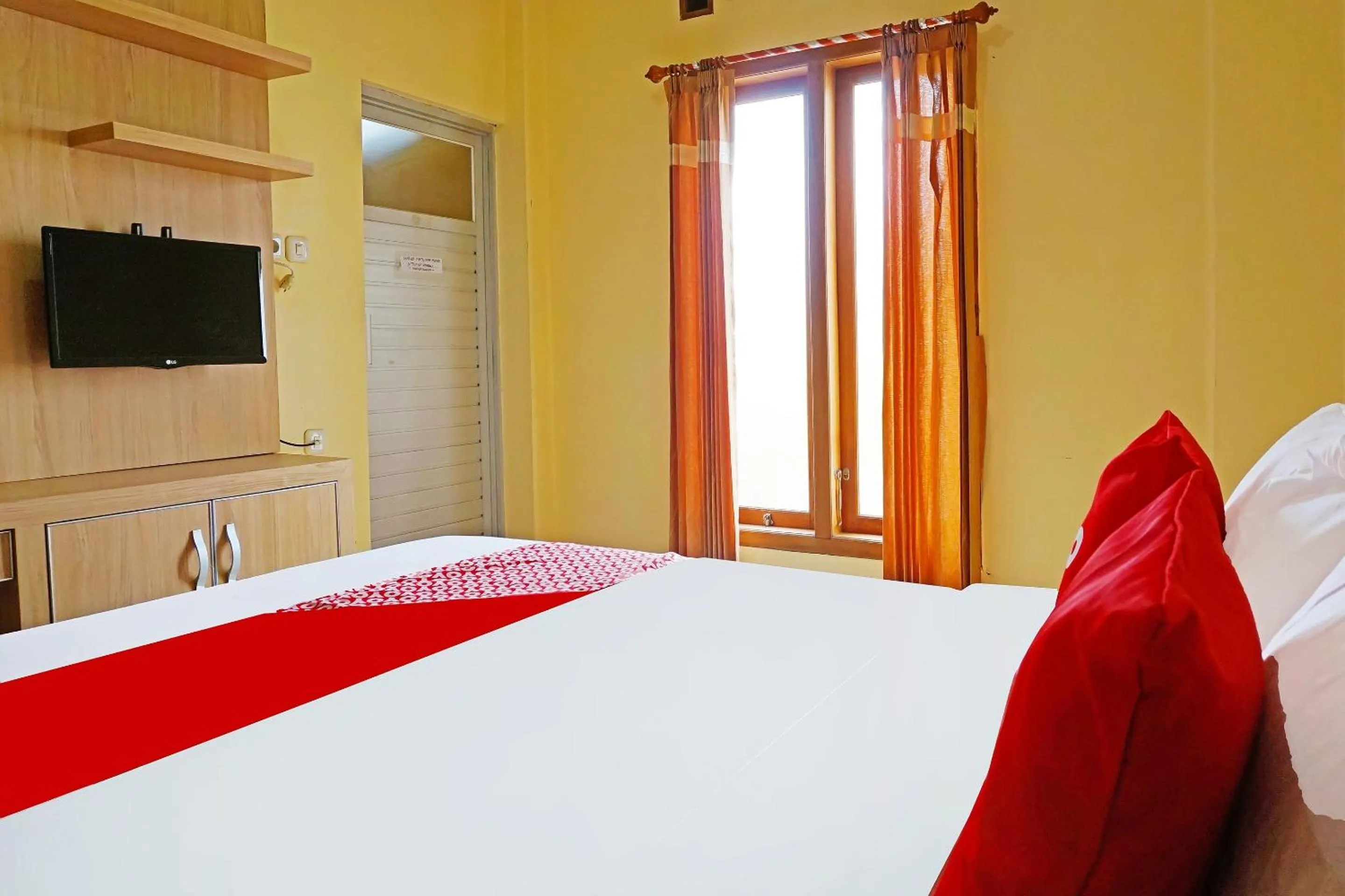 Bedroom, Bed in OYO 91580 Kost Bougenville Syariah