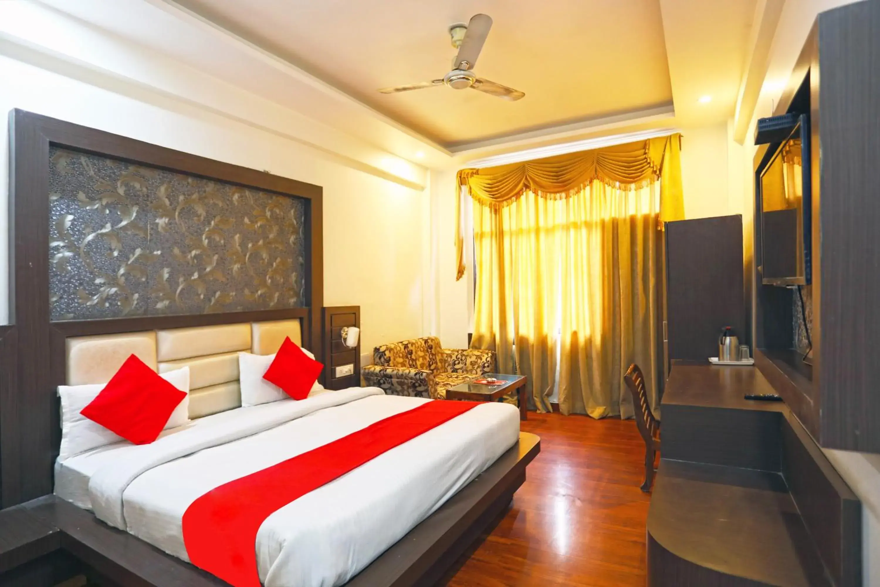 Deluxe Double Room with Balcony in HOTEL Grand JAGDISH RESIDENCY Deluxe Double Room with Balcony in HOTEL Grand JAGDISH RESIDENCY