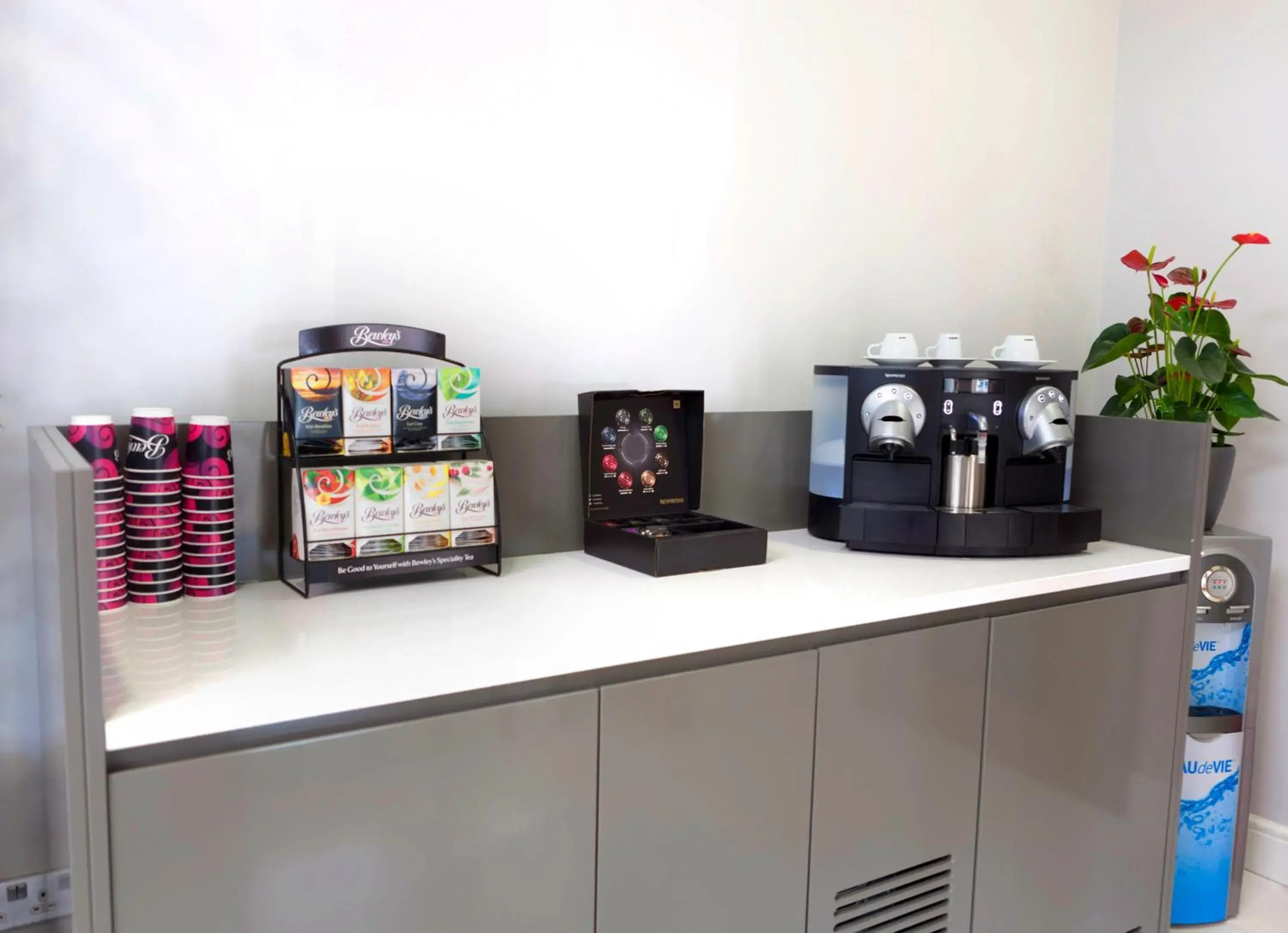 Lobby or reception in PREMIER SUITES Dublin, Ballsbridge Lobby or reception in PREMIER SUITES Dublin, Ballsbridge