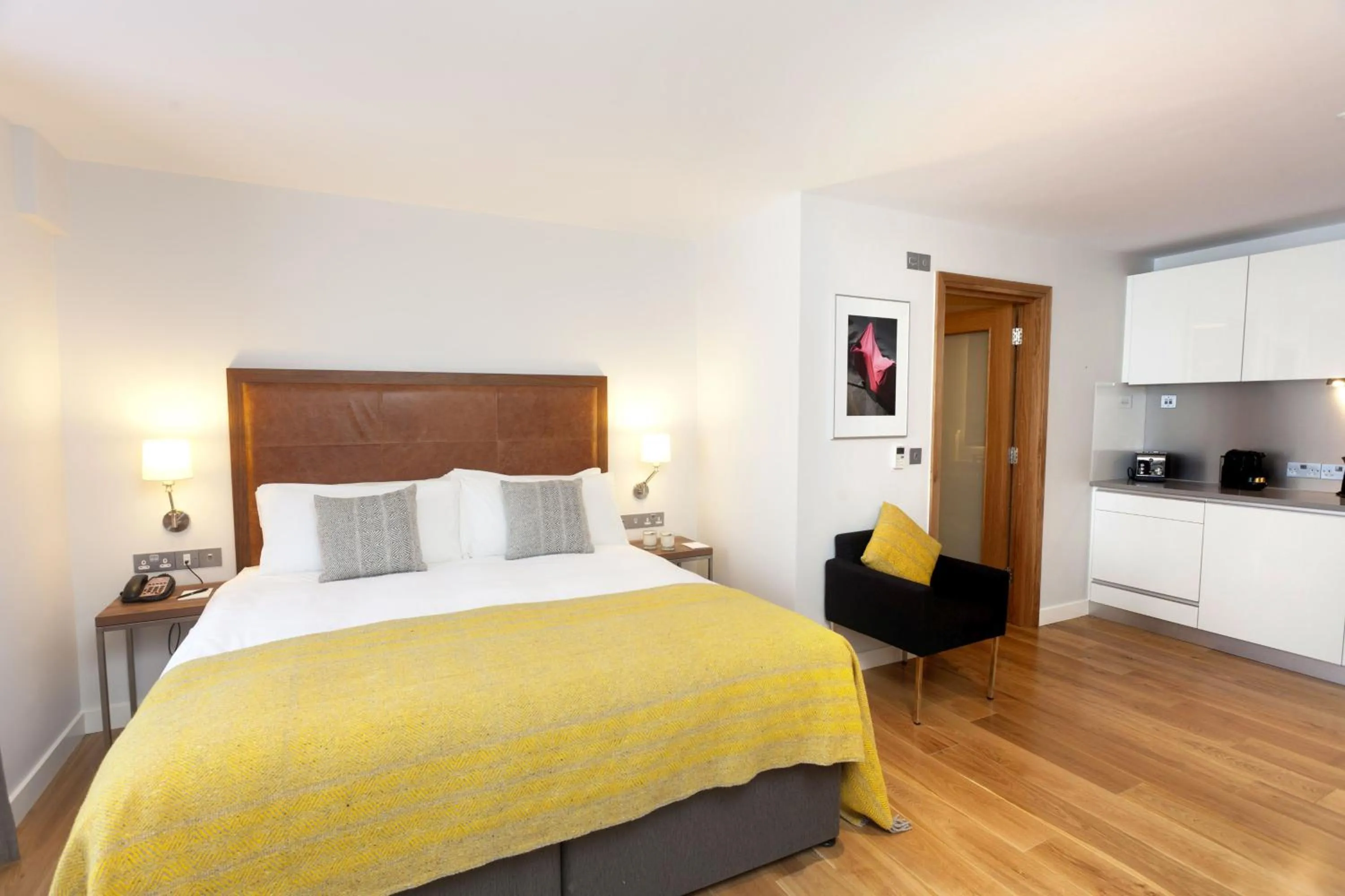 Bedroom, Bed in PREMIER SUITES Dublin, Ballsbridge