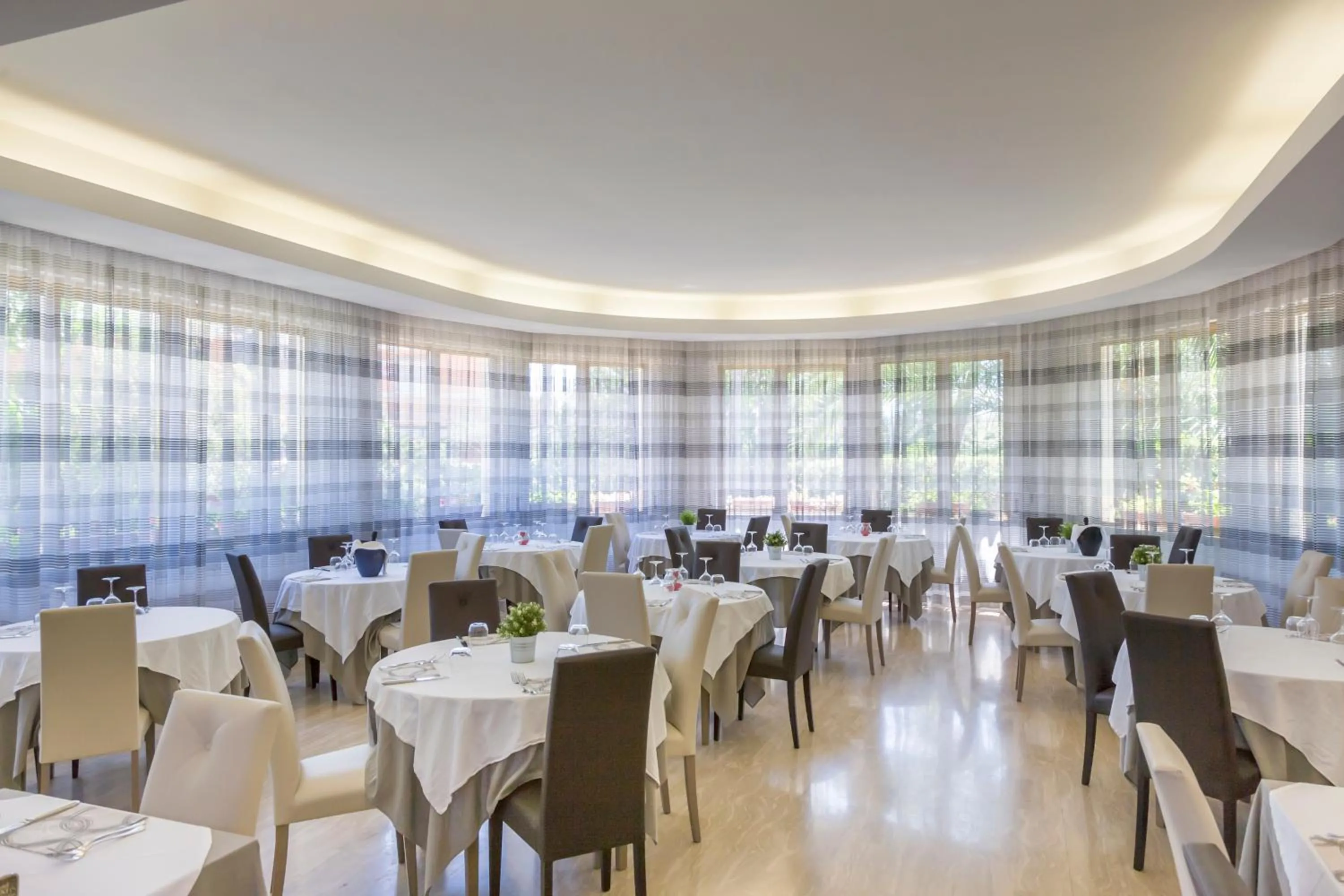 Restaurant/places to eat in Hotel Kon Tiki