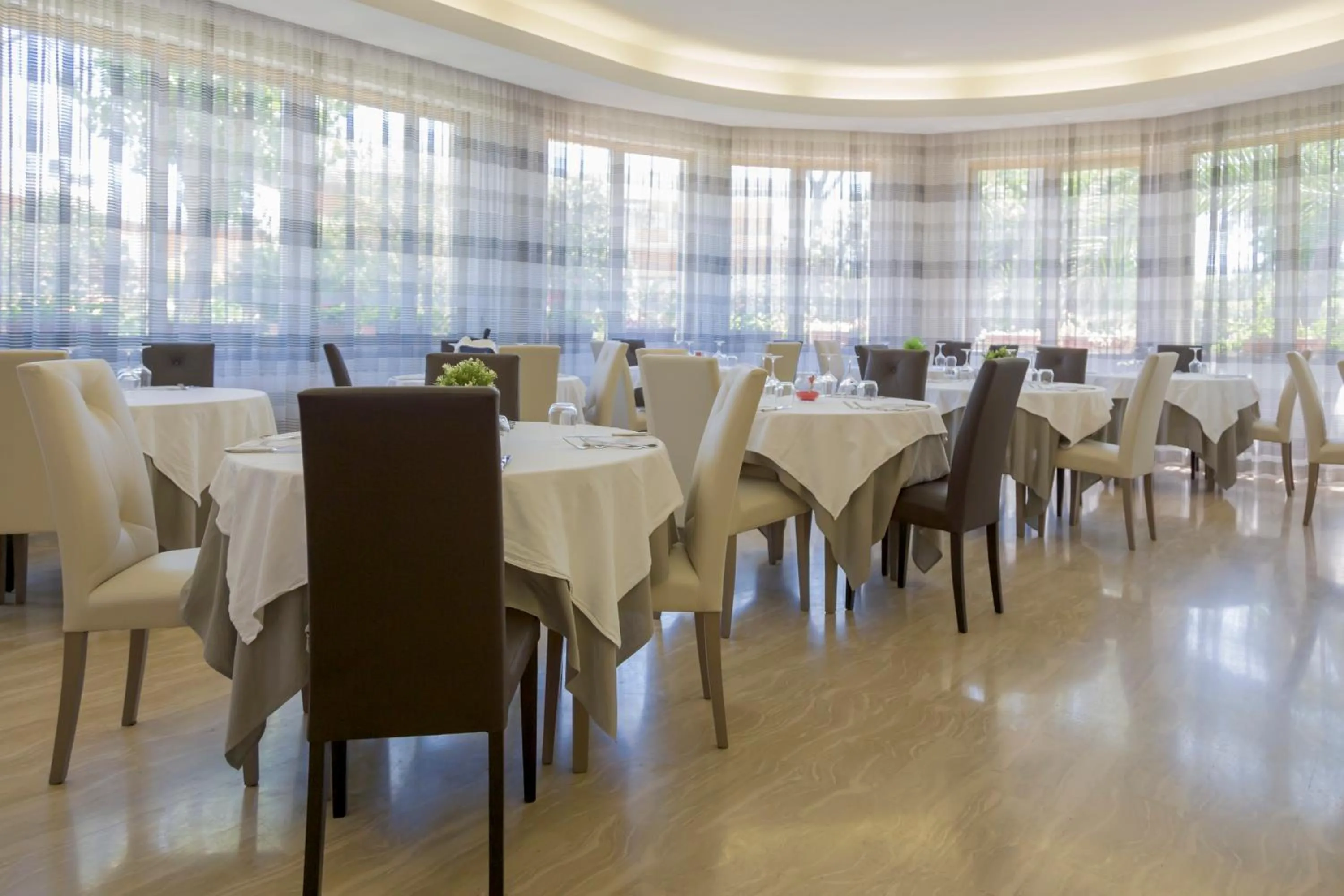 Restaurant/places to eat in Hotel Kon Tiki