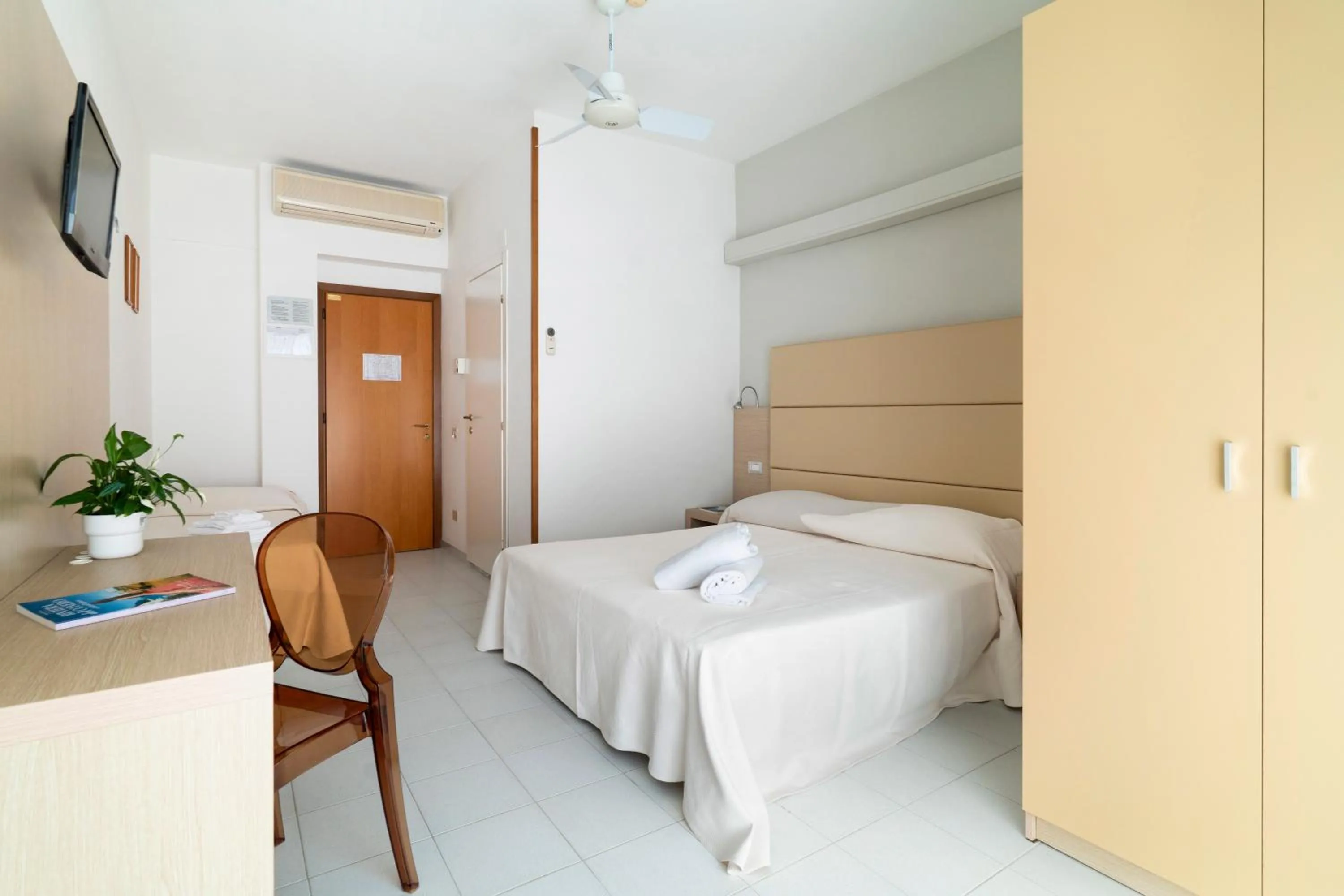 Bed in Hotel Kon Tiki