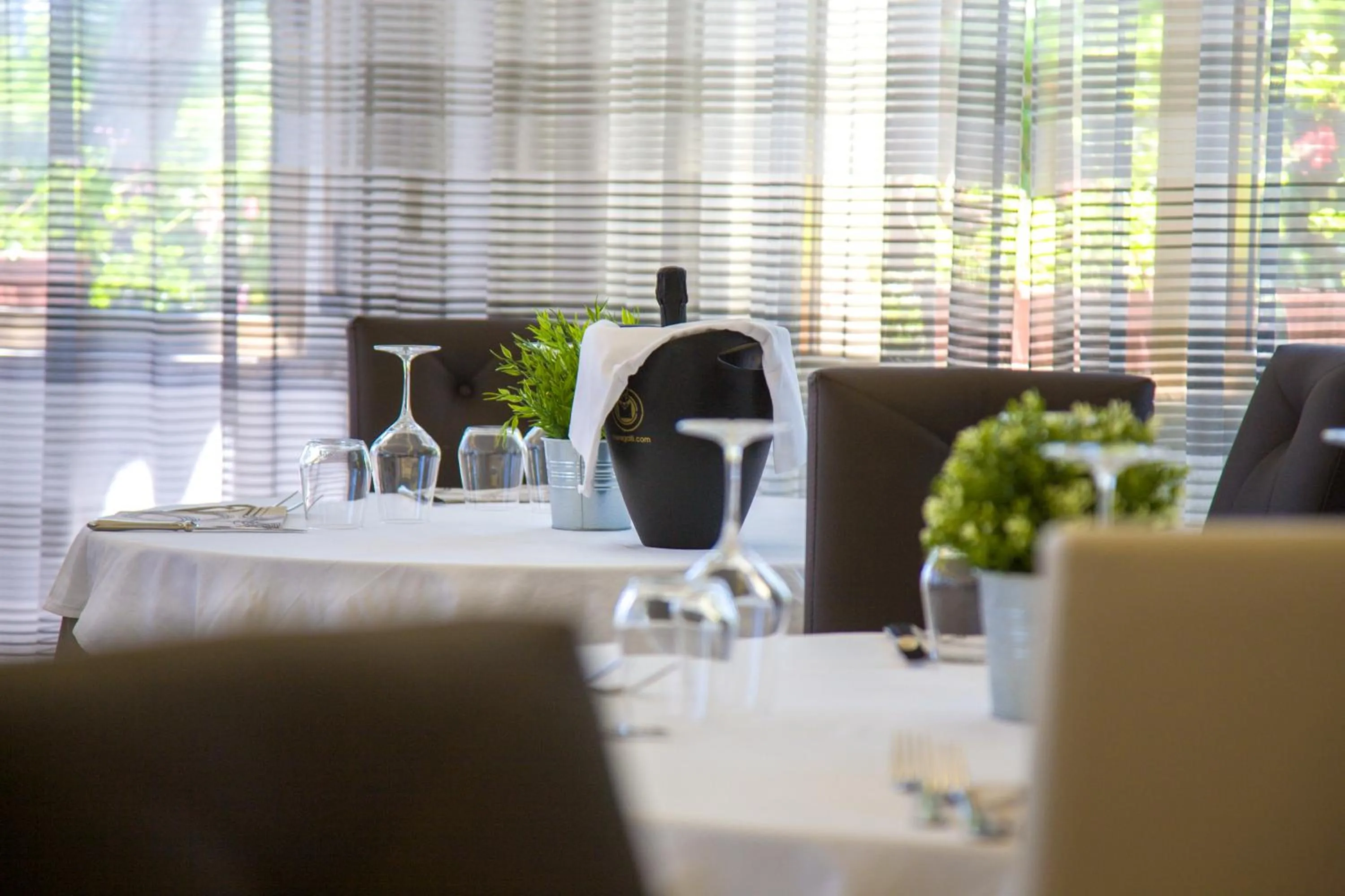 Restaurant/places to eat in Hotel Kon Tiki
