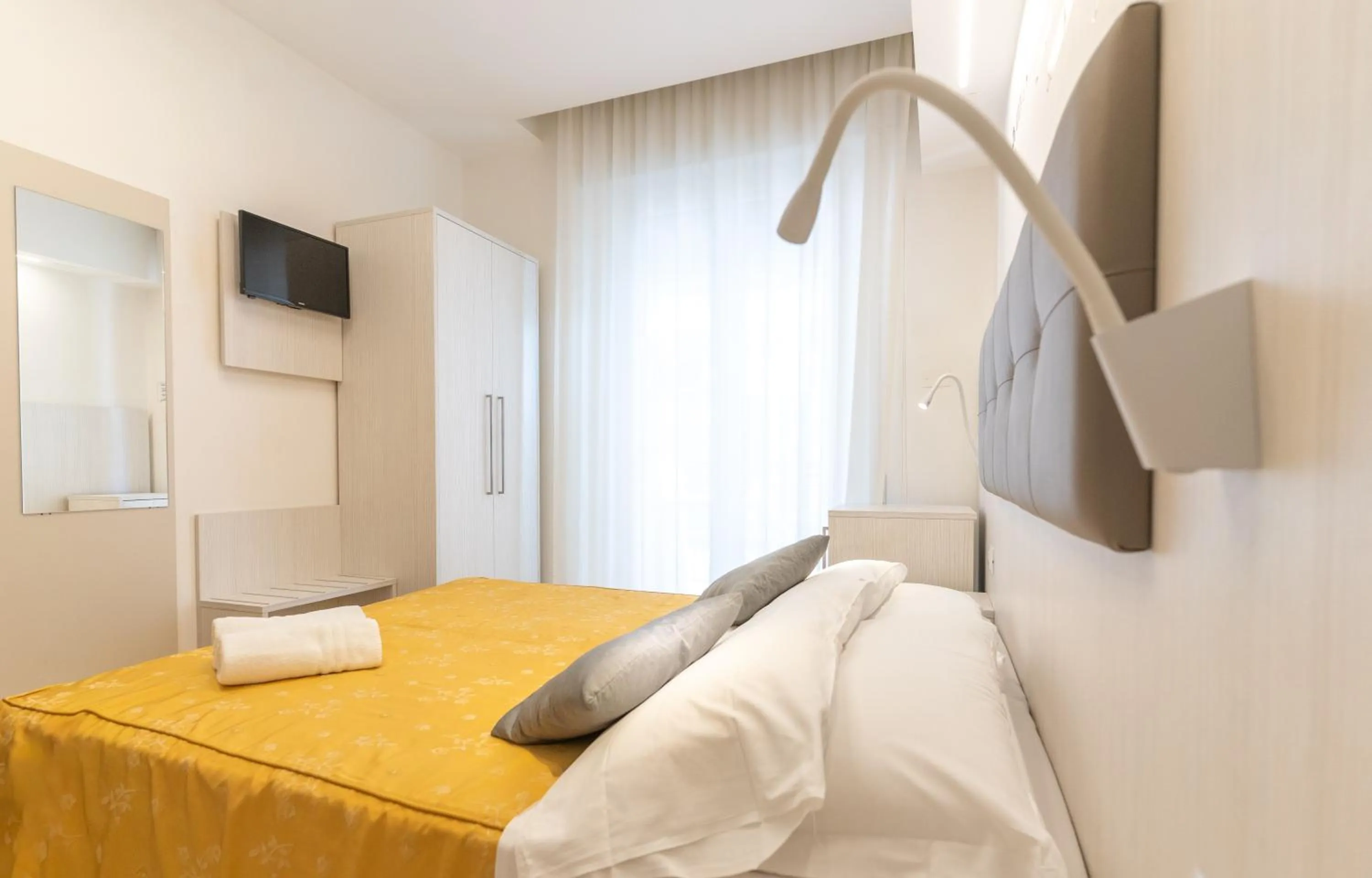 Photo of the whole room, Bed in Hotel Dusseldorf