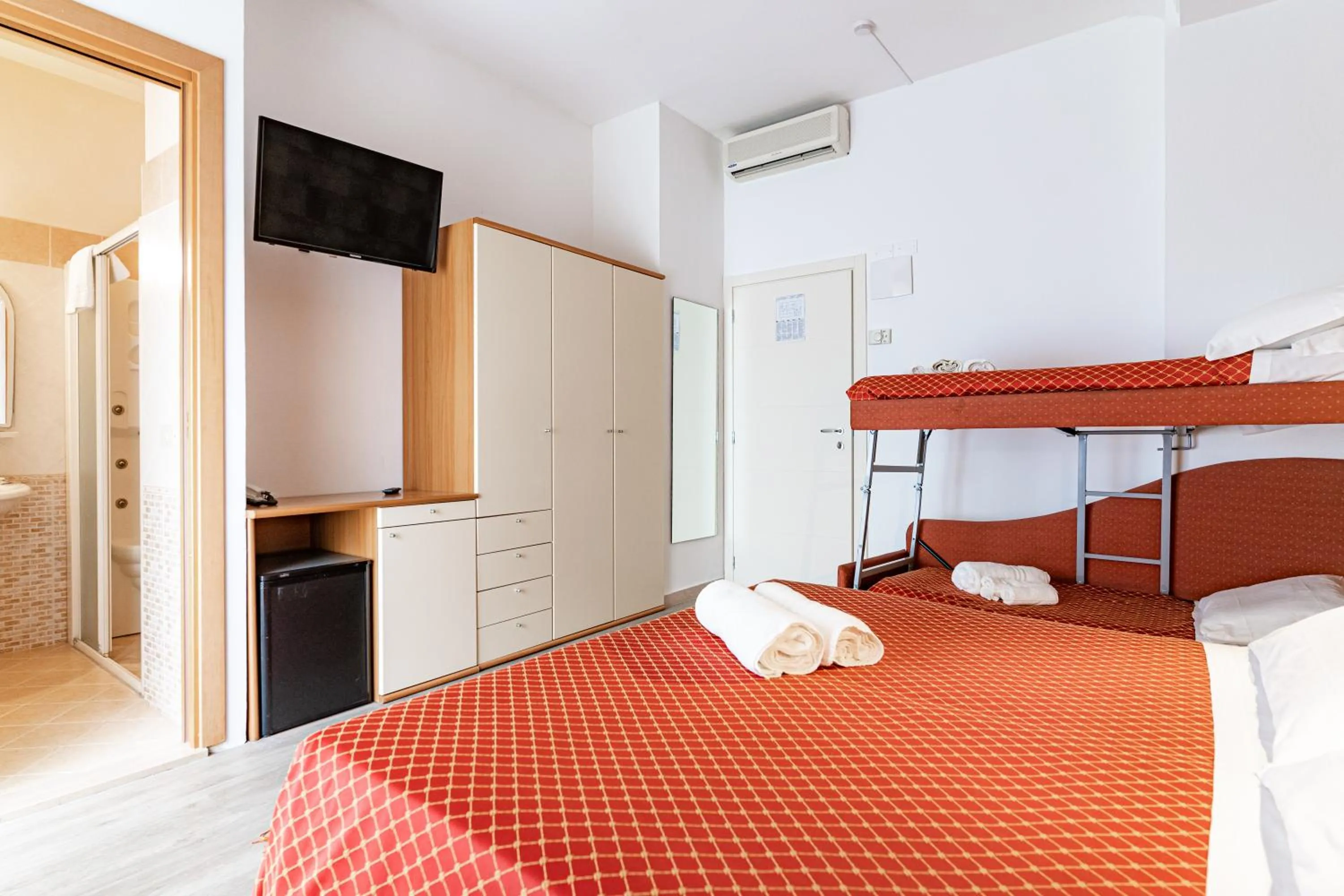 Photo of the whole room, Bed in Hotel Dusseldorf