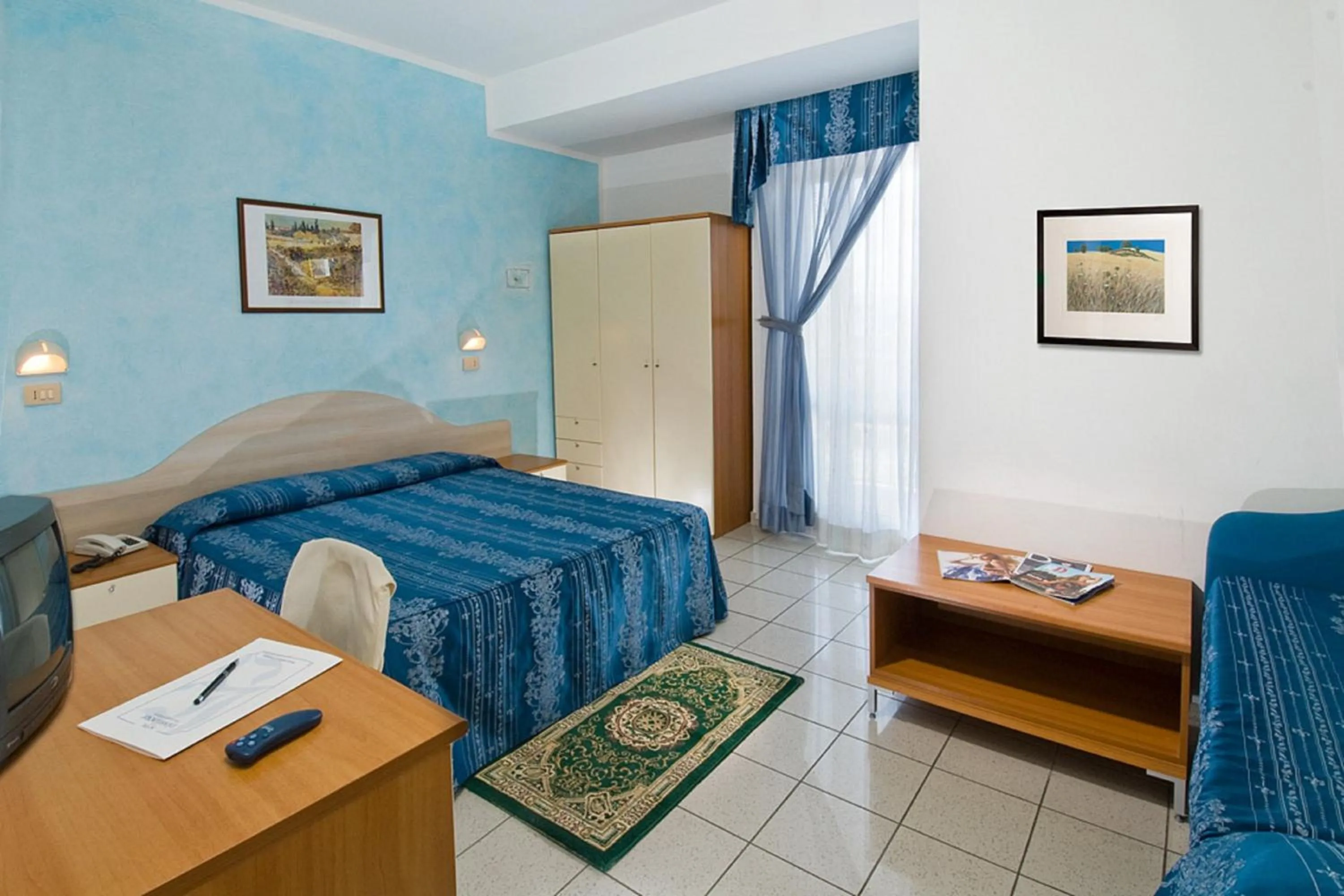 Bedroom, Bed in Hotel Dusseldorf