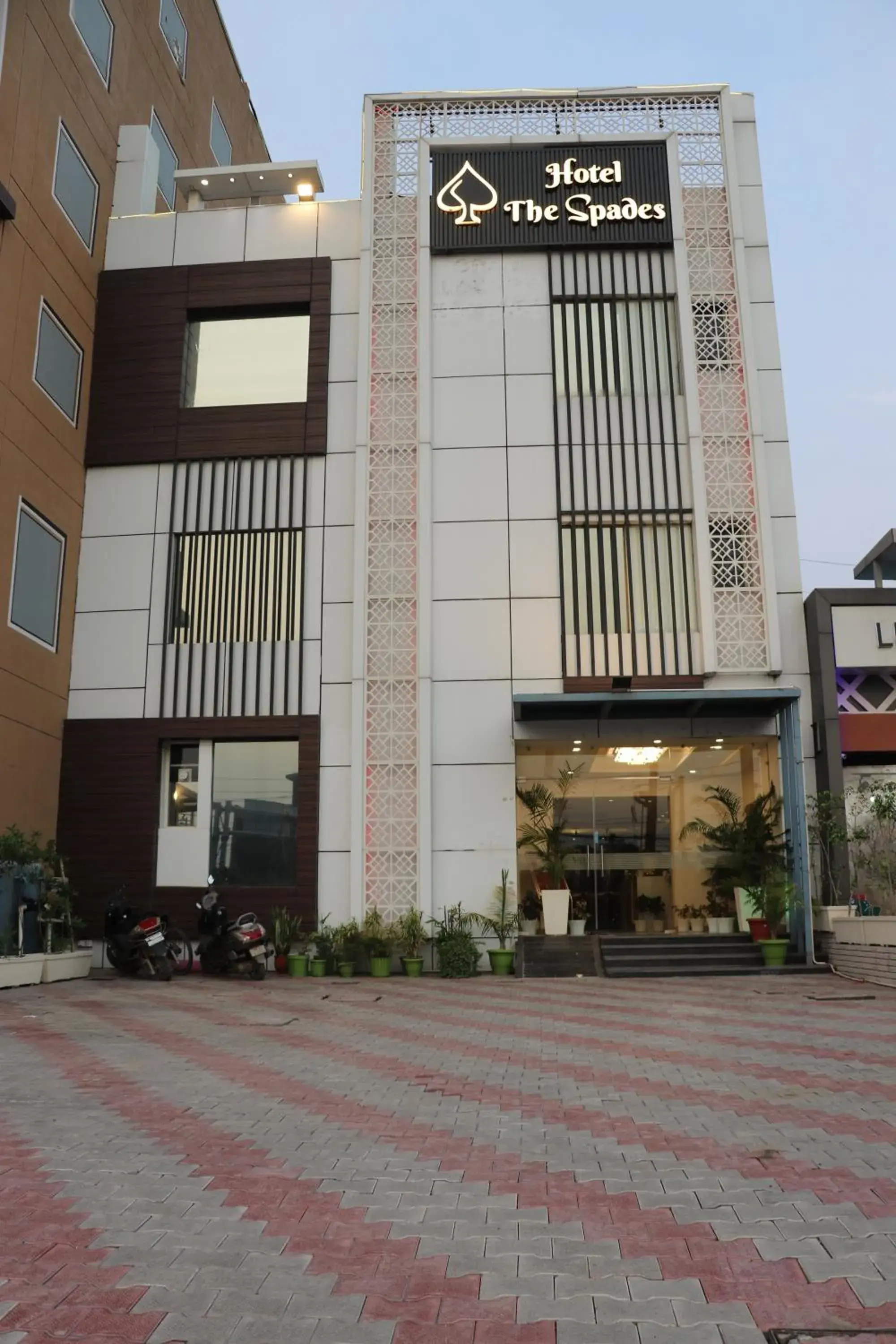 Facade/entrance in Hotel The Spades Facade/entrance in Hotel The Spades