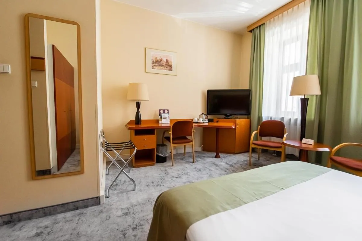 Photo of the whole room, Bed in Mercure Opole