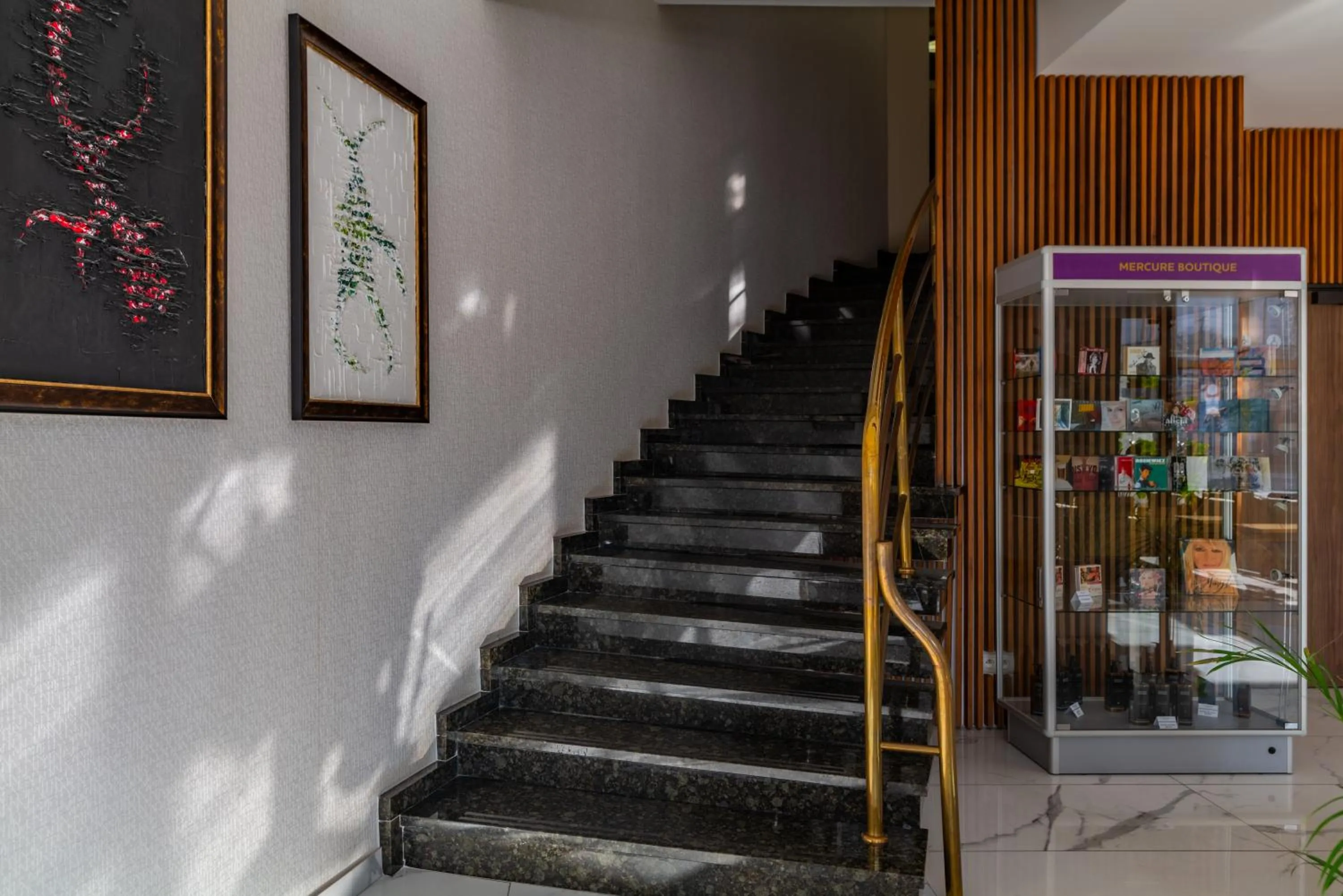 Lobby or reception in Mercure Opole