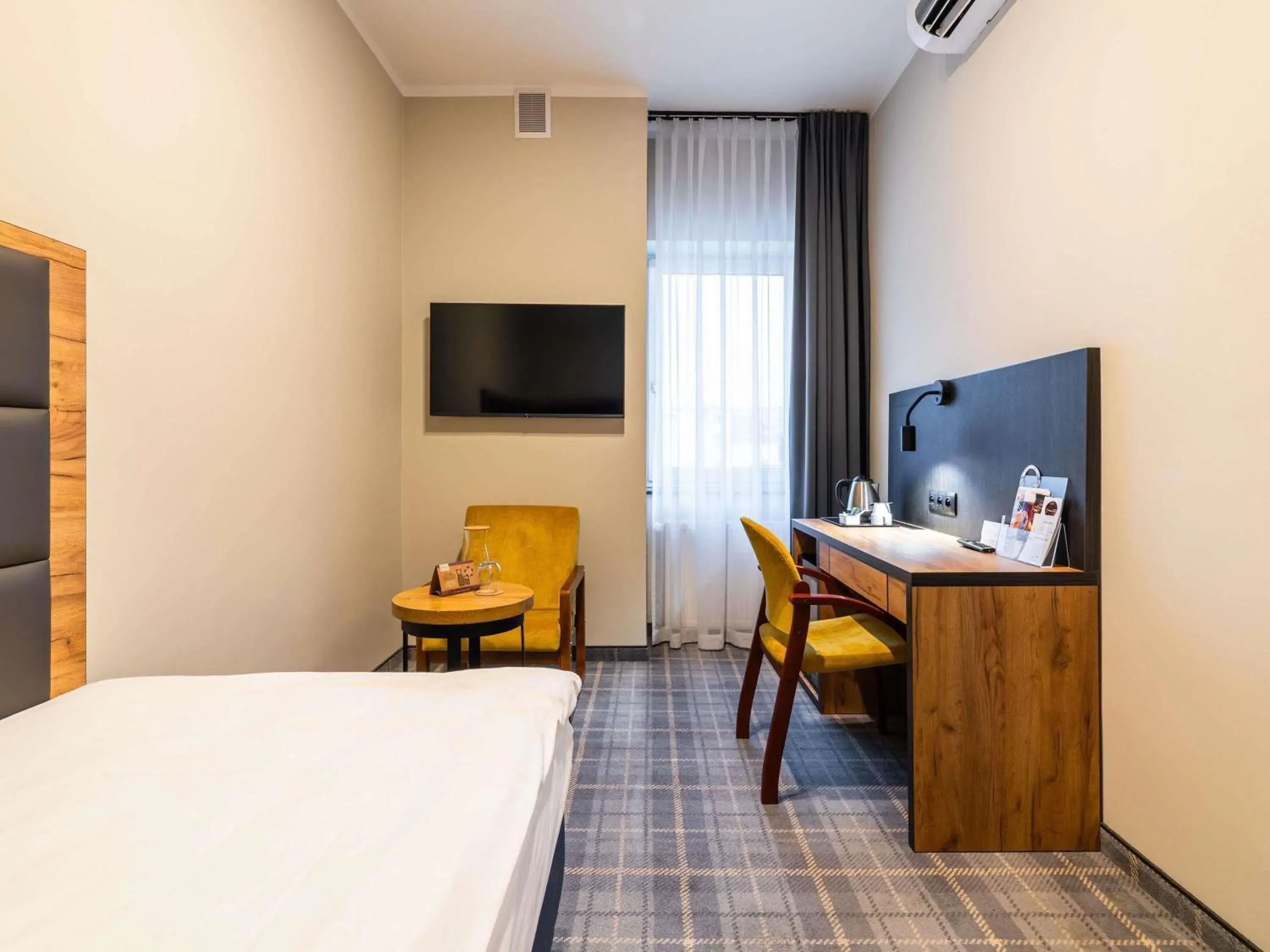 Bedroom, Bed in Mercure Opole Bedroom, Bed in Mercure Opole