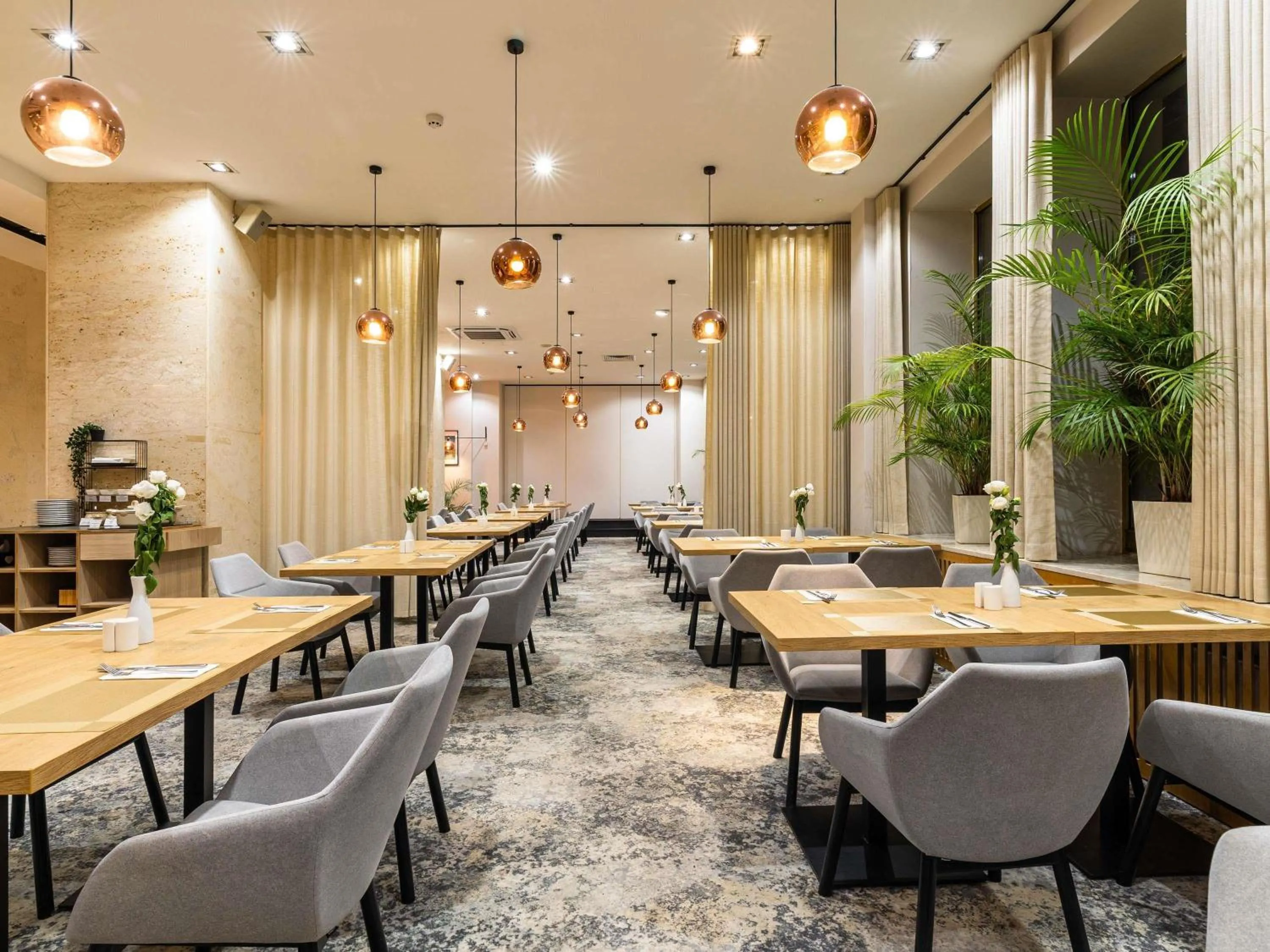 Restaurant/places to eat in Mercure Opole