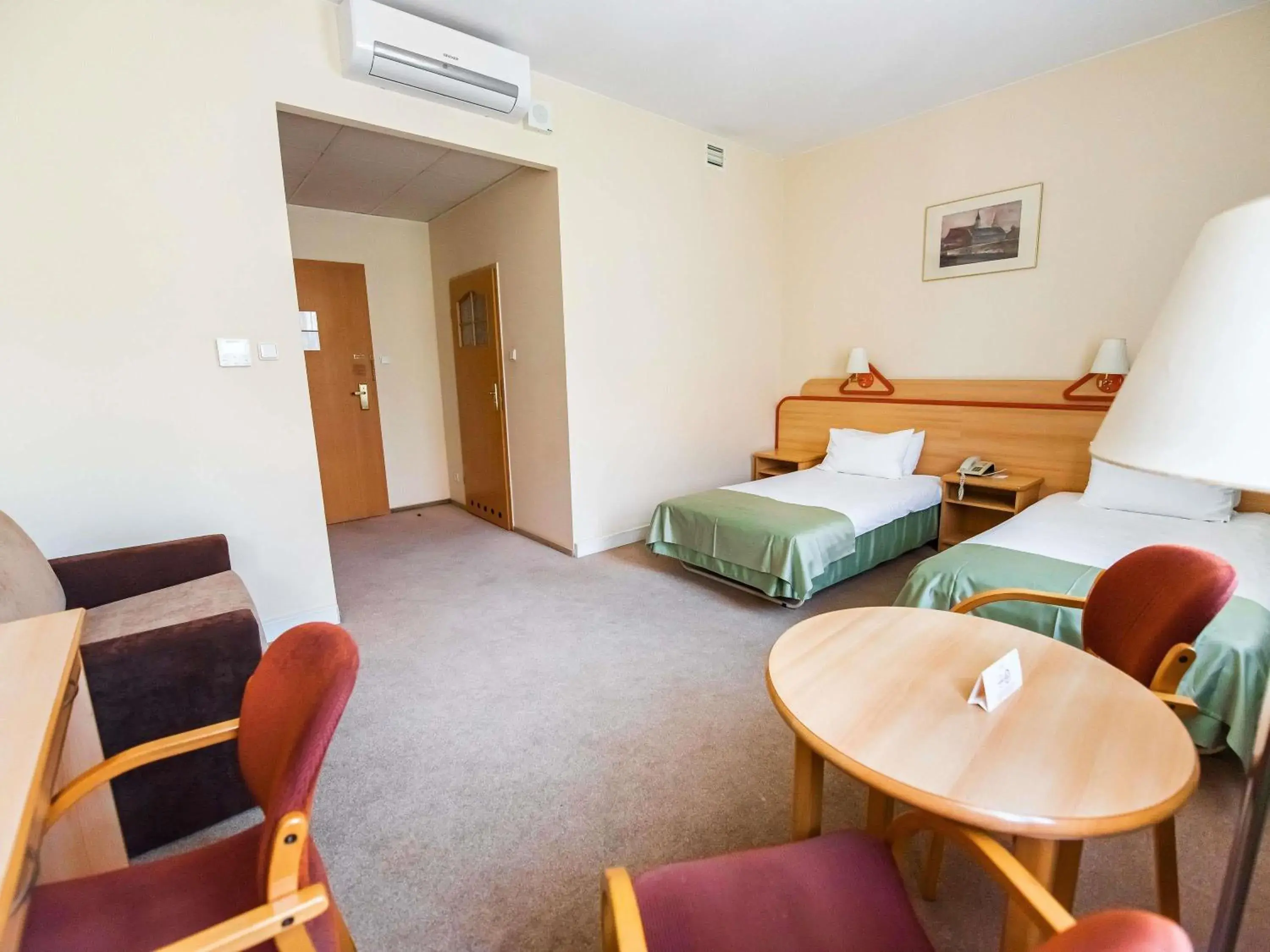 Bedroom, Bed in Mercure Opole Bedroom, Bed in Mercure Opole