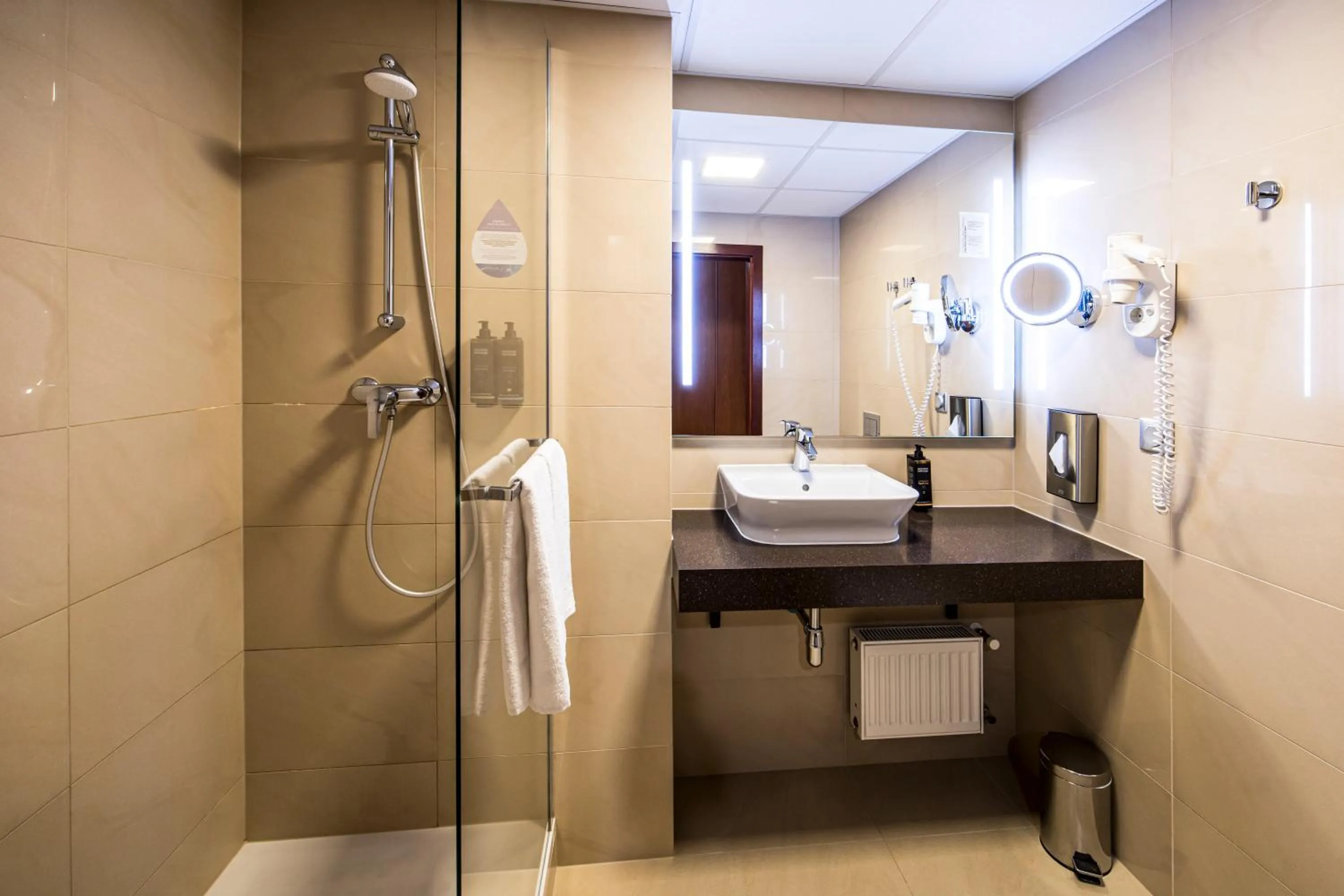 Bathroom in Mercure Wrocław Centrum