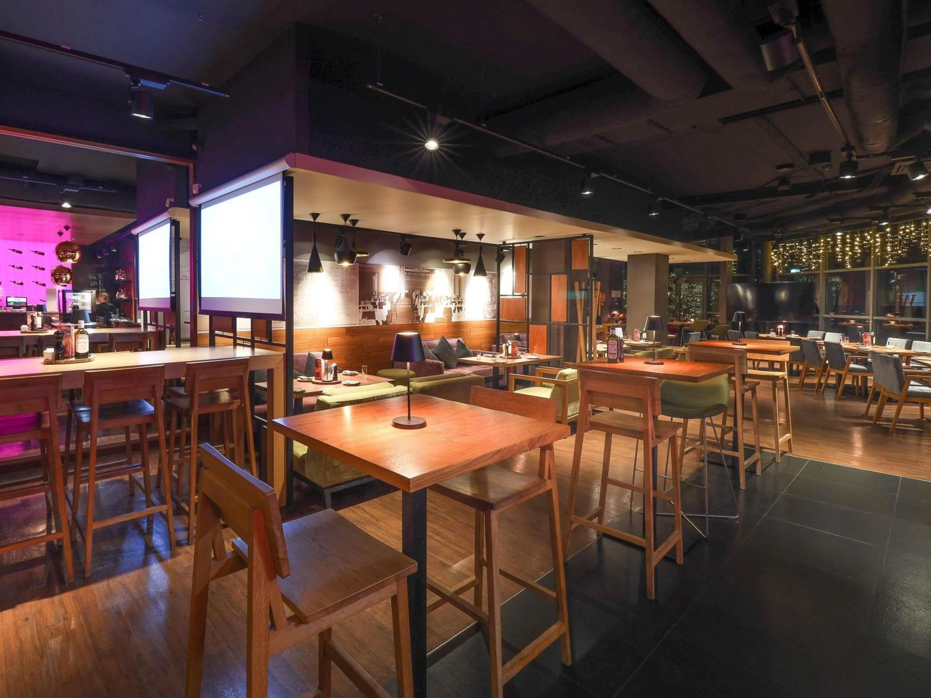 Lounge or bar in Hotel Mercure Poznań Centrum