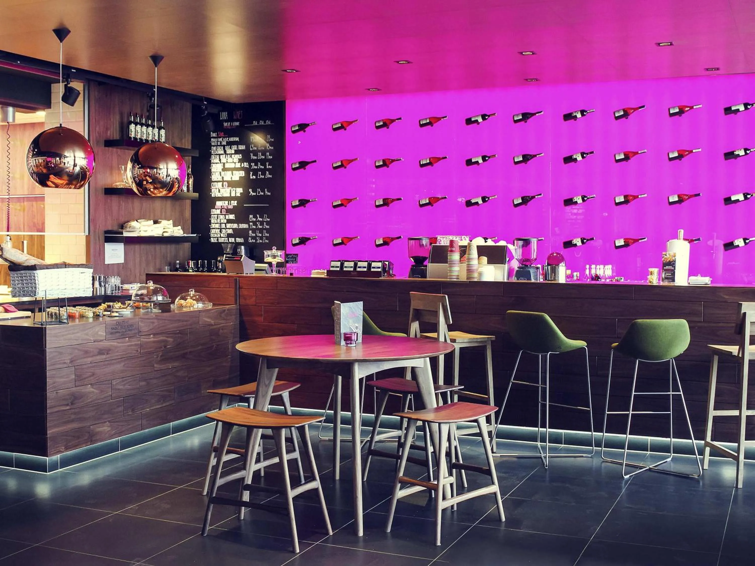 Lounge or bar in Hotel Mercure Poznań Centrum