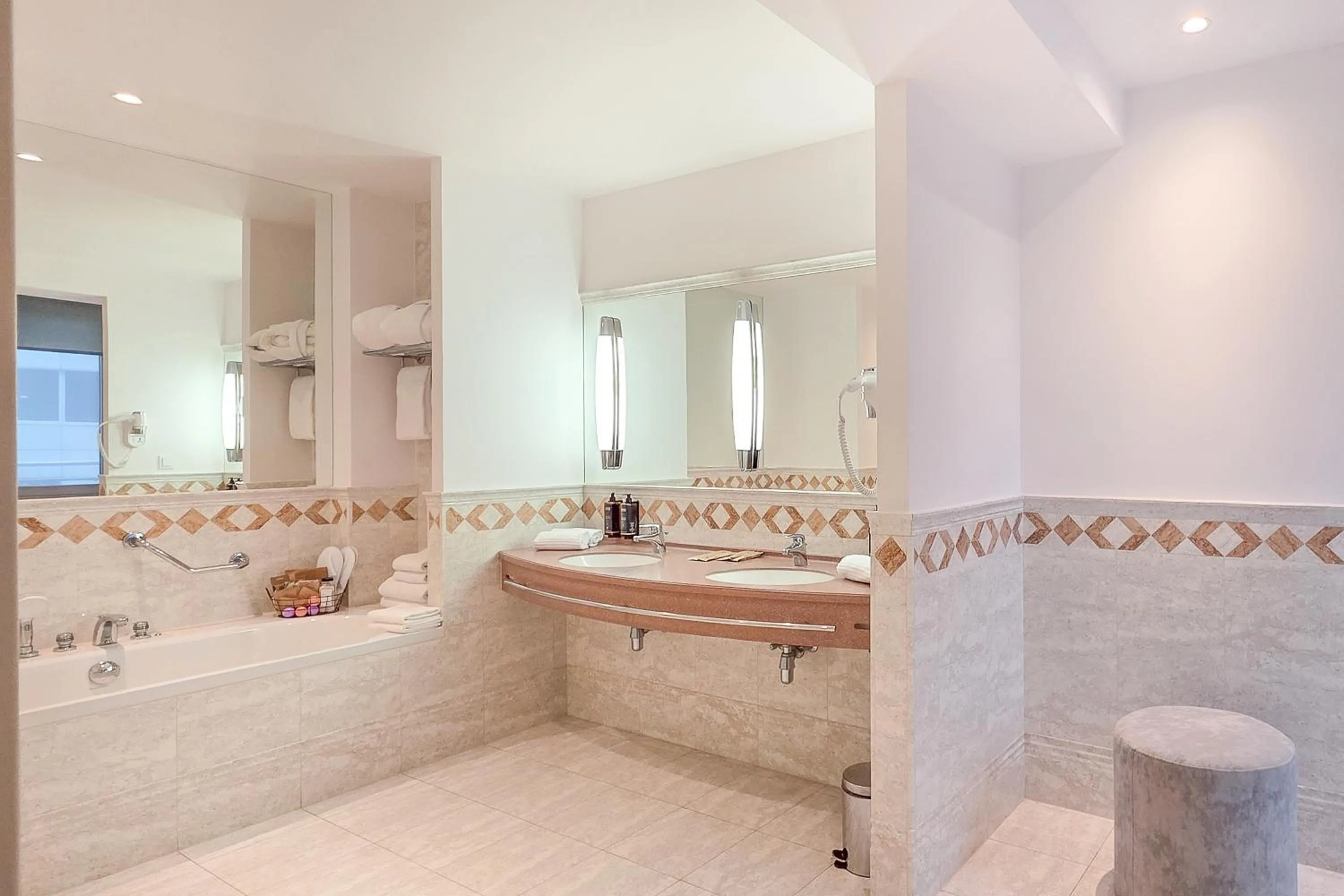 Bath in Hotel Mercure Poznań Centrum