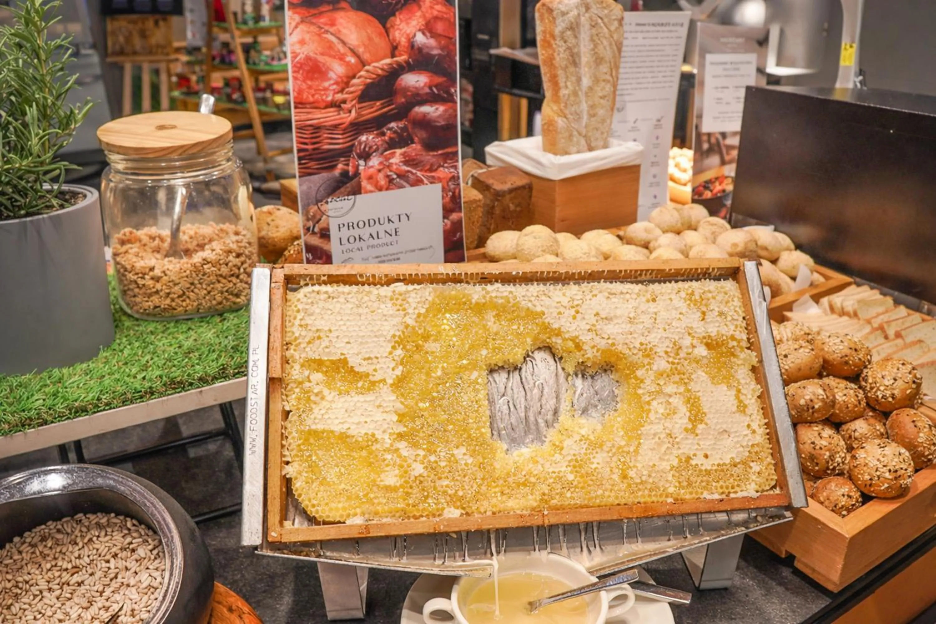 Breakfast in Hotel Mercure Poznań Centrum