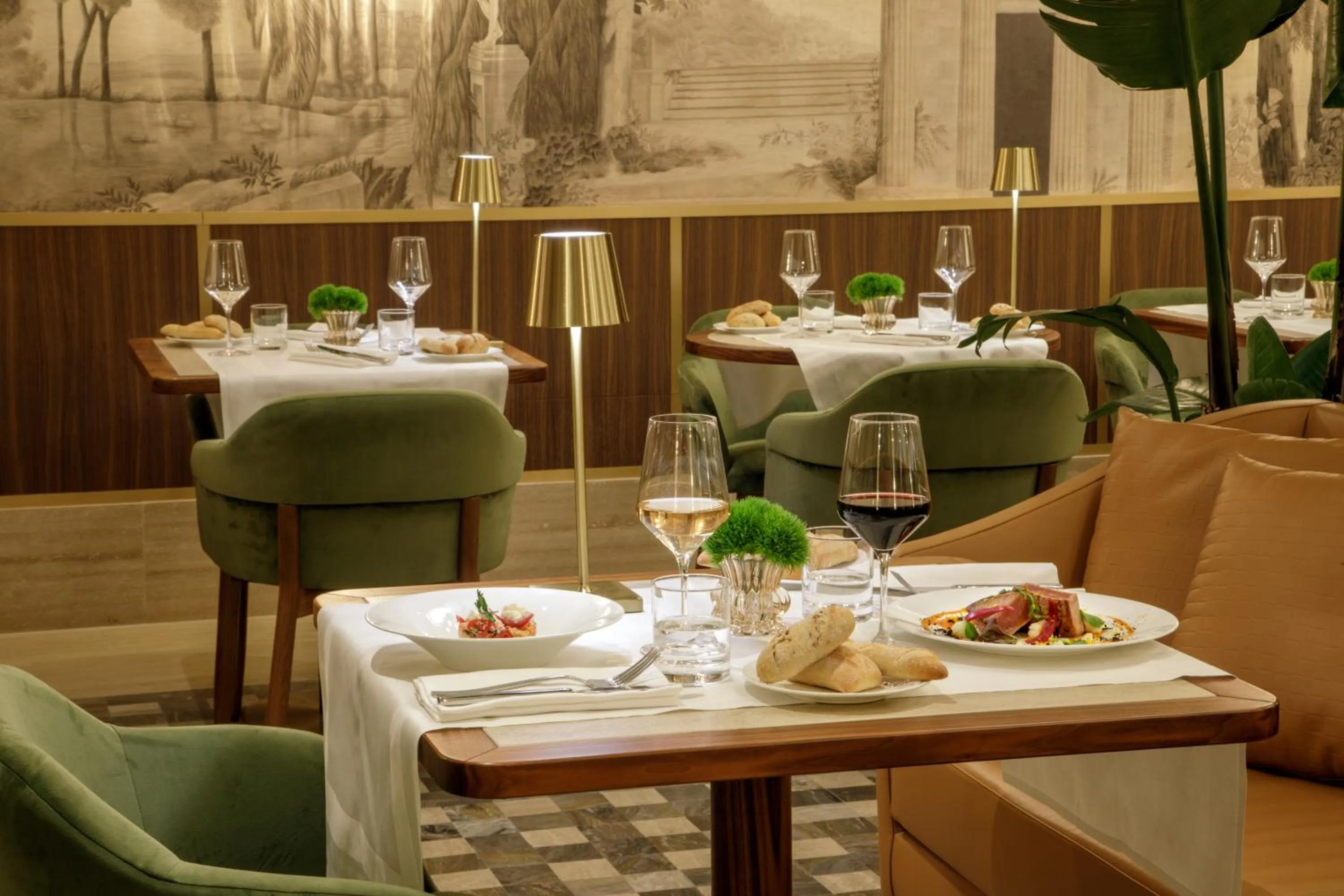 Restaurant/places to eat in Hotel Imperiale by OMNIA hotels