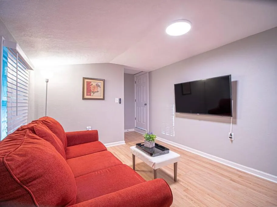 Homey Bungalow Convenient to Marietta and I-75!