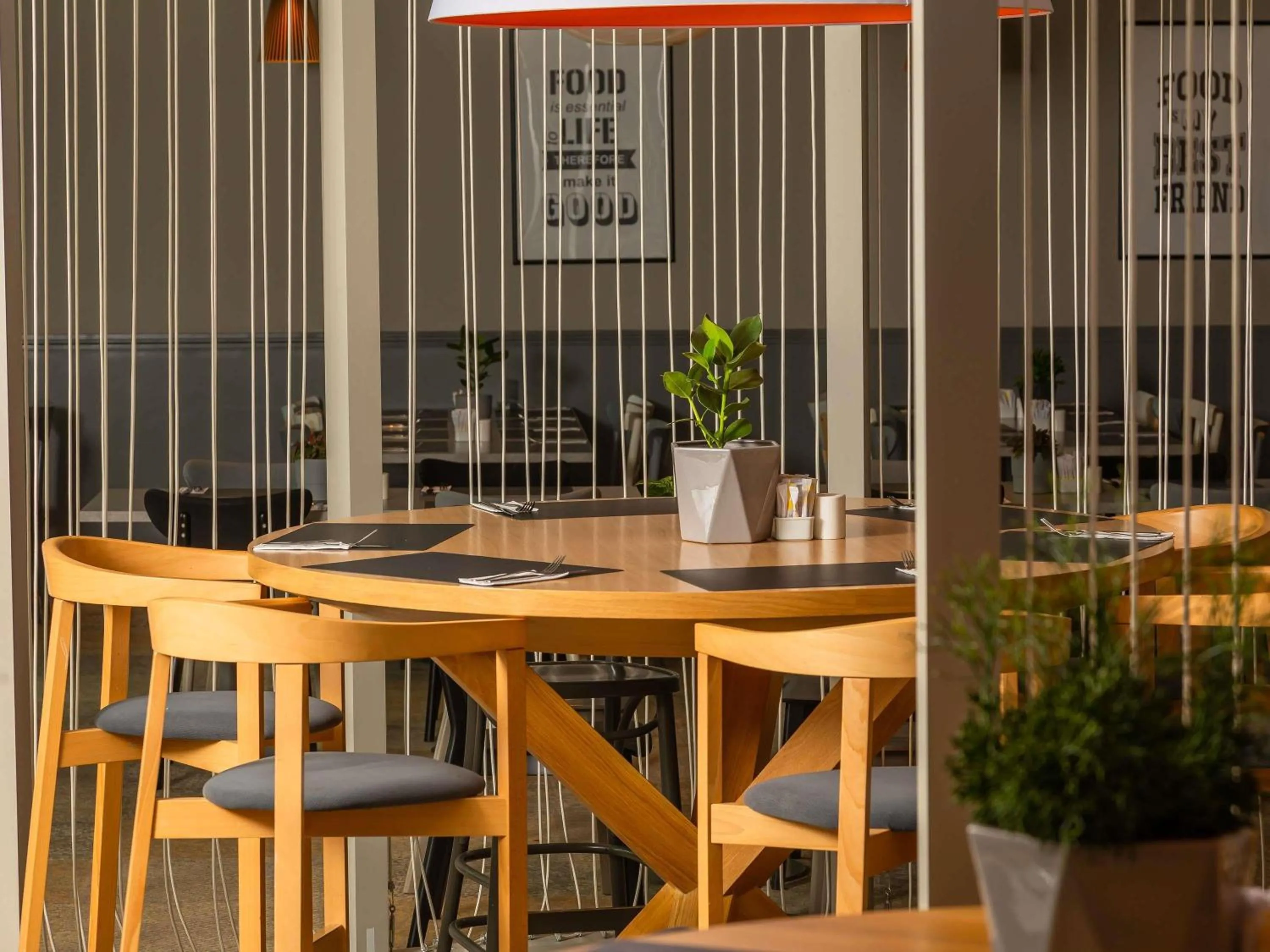 Restaurant/places to eat in Novotel Kraków City West