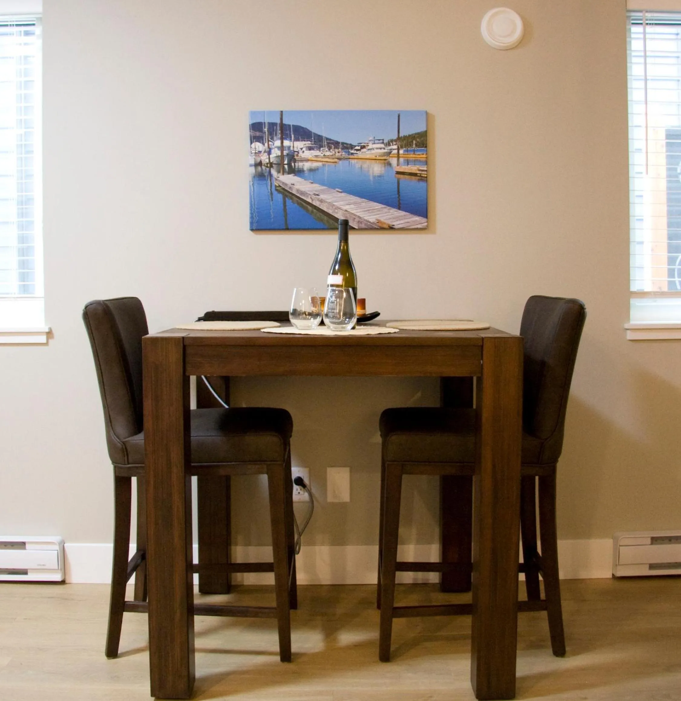 Seating area in M&M's Maple Bay Mountain Guesthouse