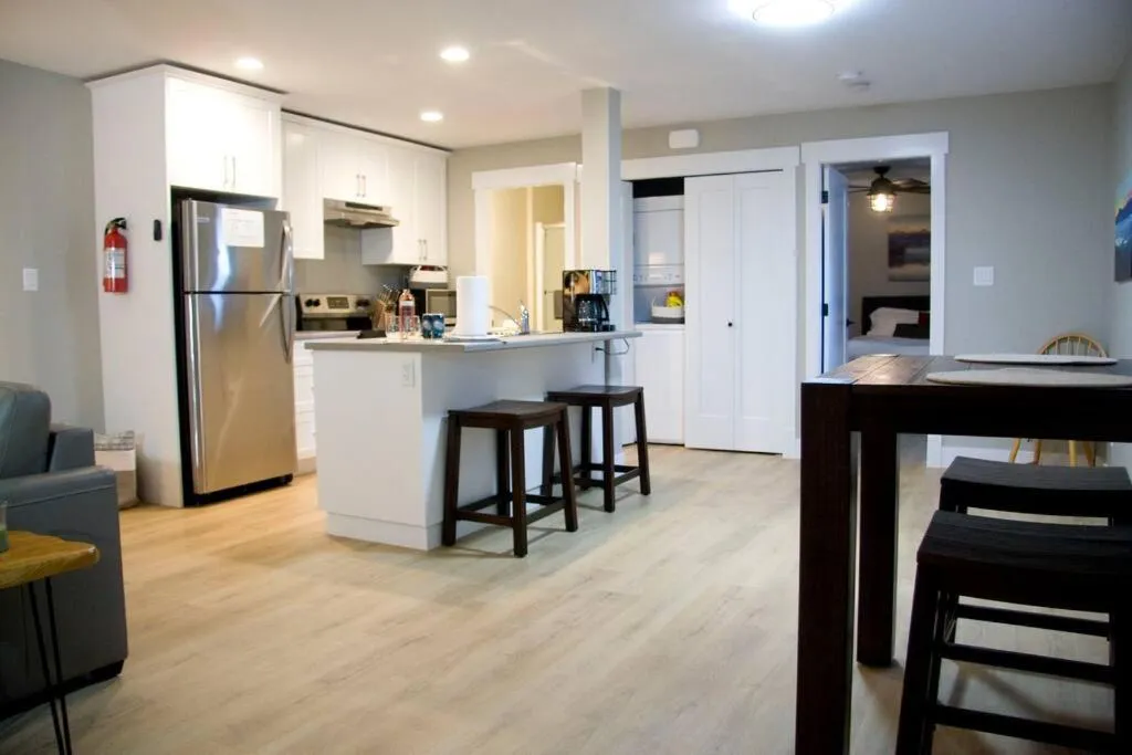 Kitchen or kitchenette in M&M's Maple Bay Mountain Guesthouse