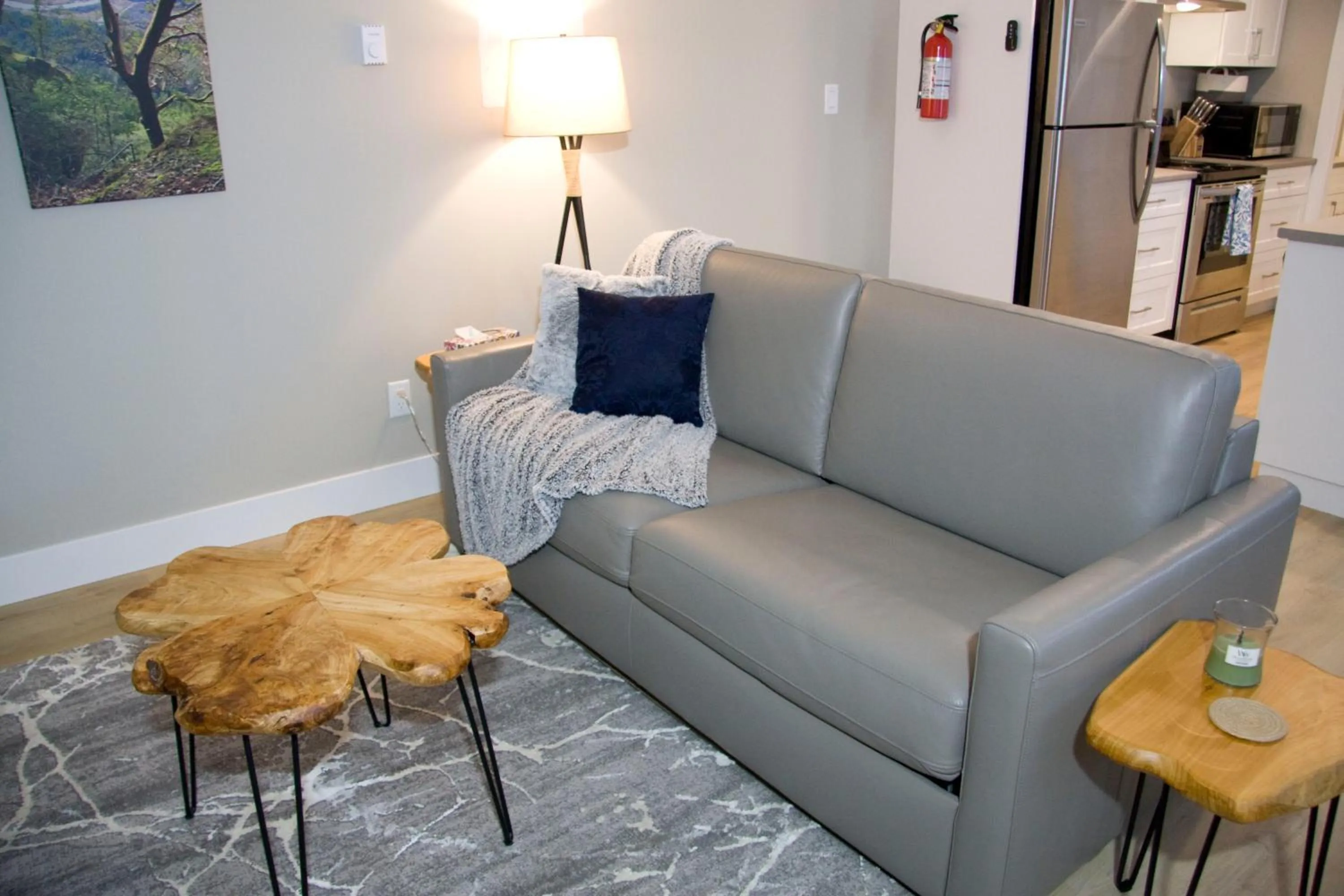 Seating area in M&M's Maple Bay Mountain Guesthouse