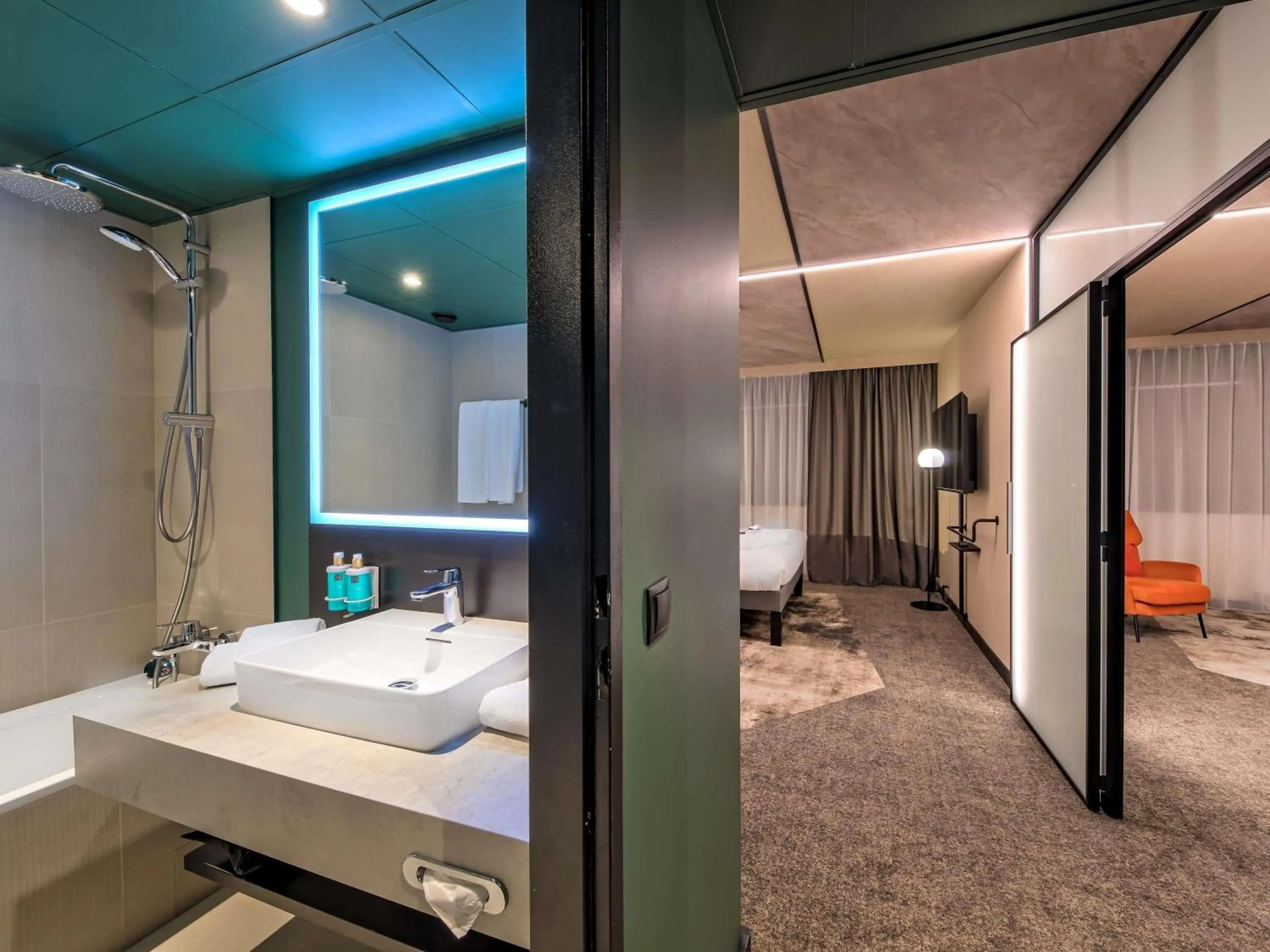 Photo of the whole room, Bed in Novotel Kraków Centrum