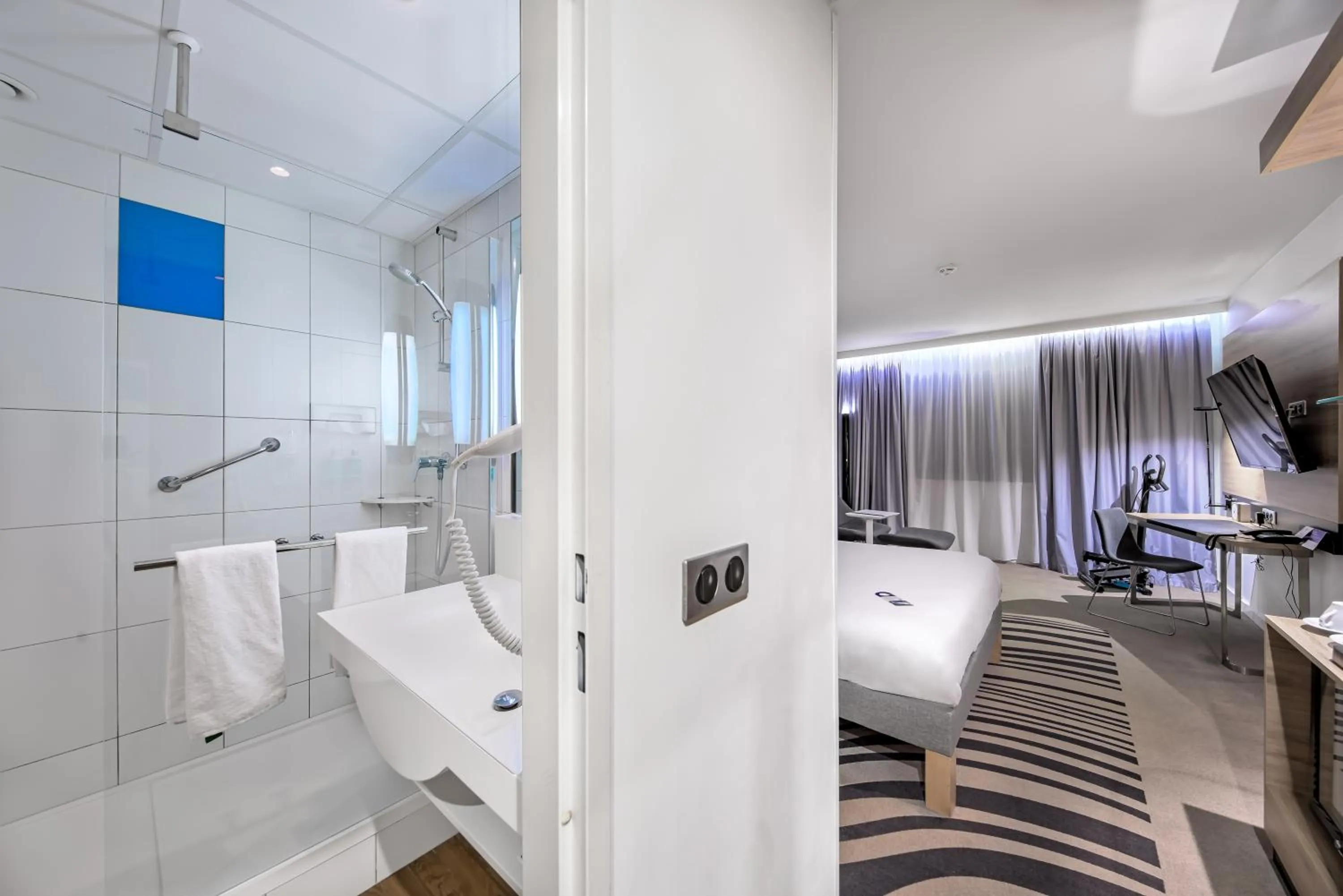 Shower in Novotel Kraków Centrum