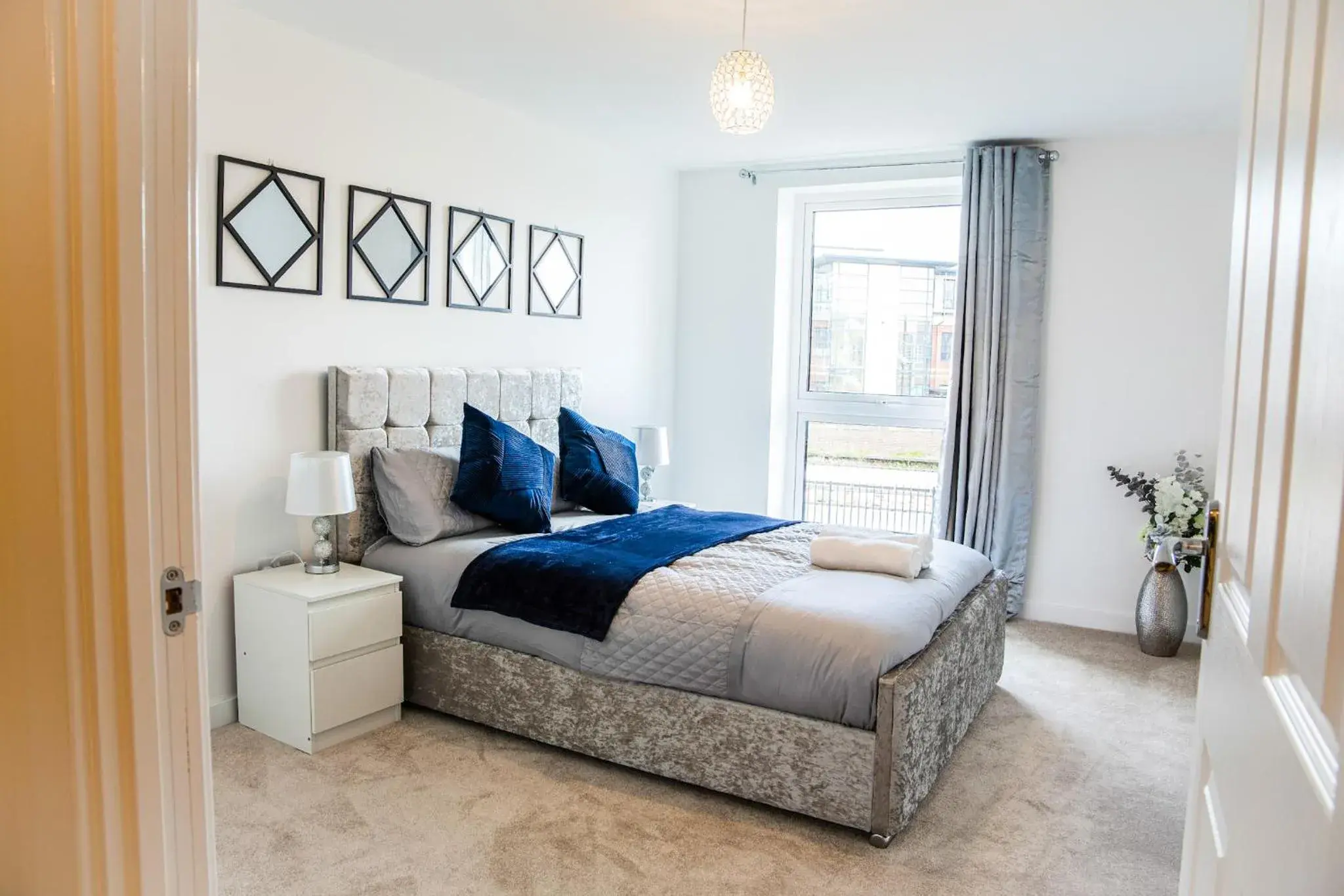 A luxury 2 bedroom apartment with 2 free parking A luxury 2 bedroom apartment with 2 free parking