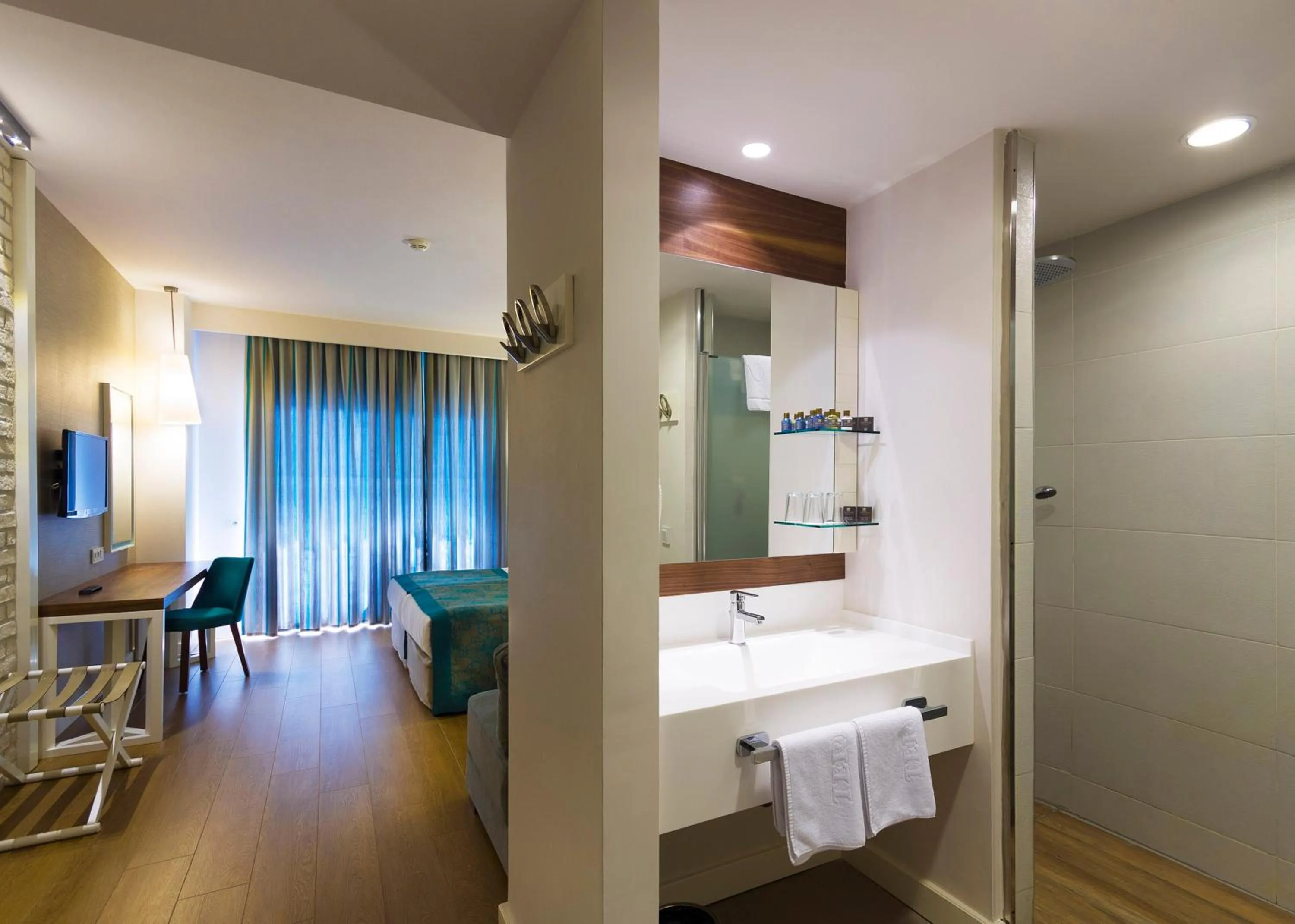 Massage, Bed in Hotel Terrace Beach Resort All Inclusive