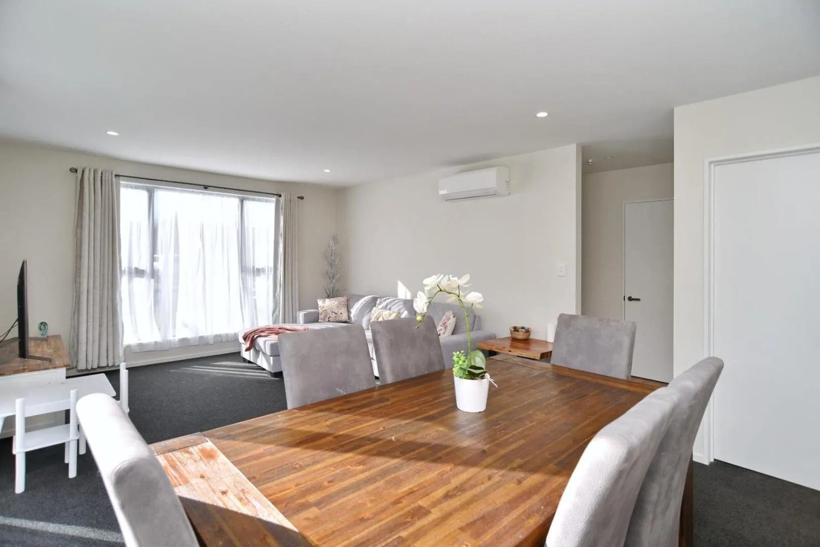 TV and multimedia in Thomas Townhouse - Christchurch Holiday Homes