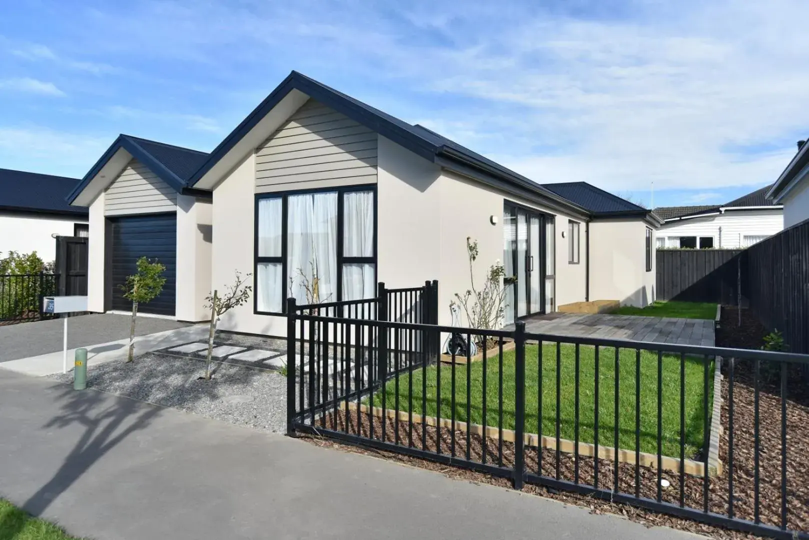 Thomas Townhouse - Christchurch Holiday Homes Thomas Townhouse - Christchurch Holiday Homes